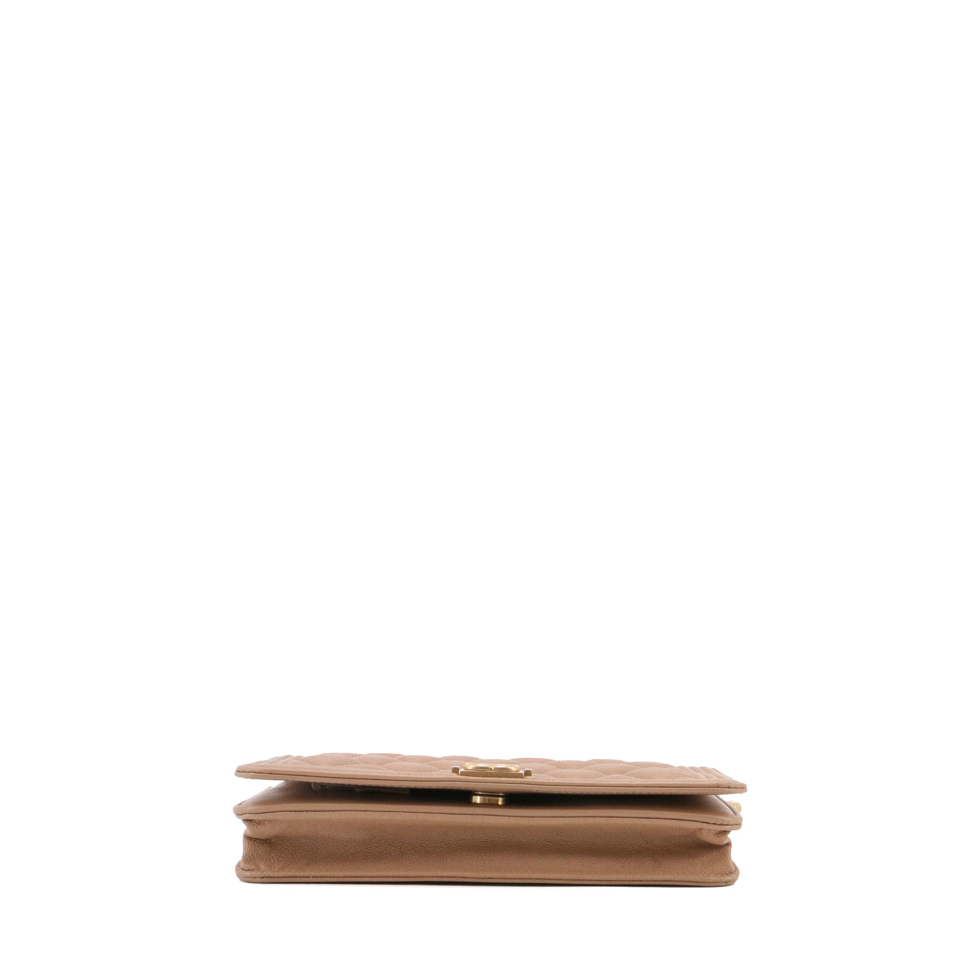 CHANEL - Sac à bandoulière Wallet On Chain Boy Chanel en cuir caviar beige