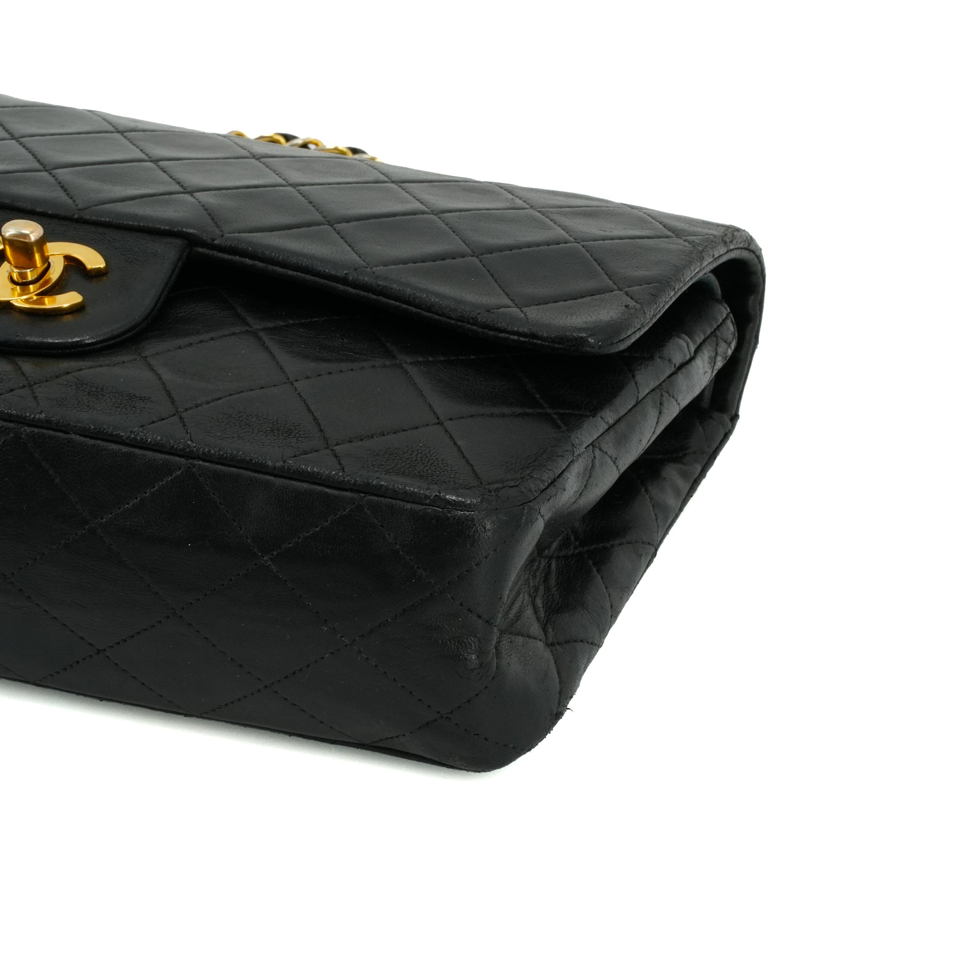 CHANEL - Sac à main Classique/Timeless medium Chanel en cuir matelassé noir vintage