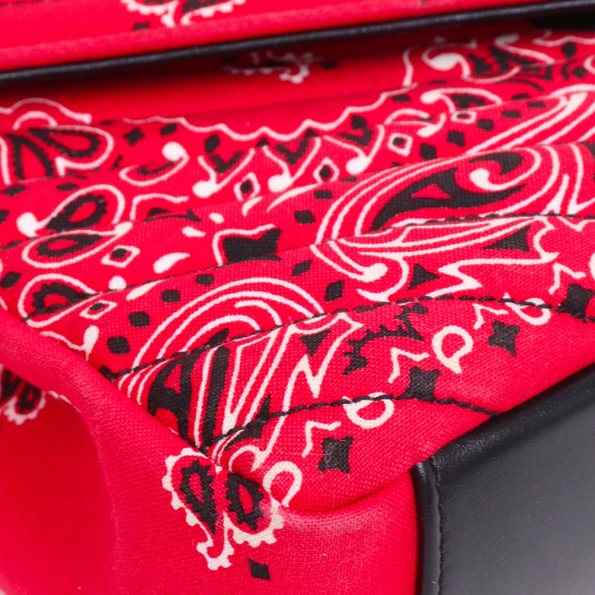 SAINT LAURENT - College Medium shoulder bag in black leather