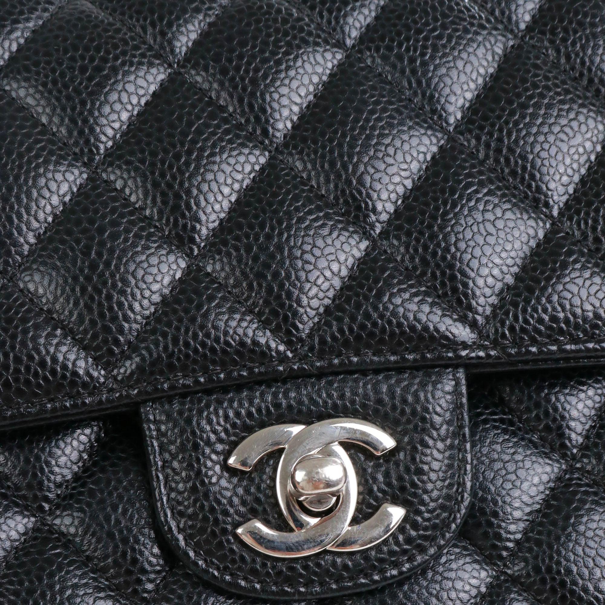CHANEL - Sac à main Timeless/Classique Chanel medium double flap Chanel en cuir caviar noir