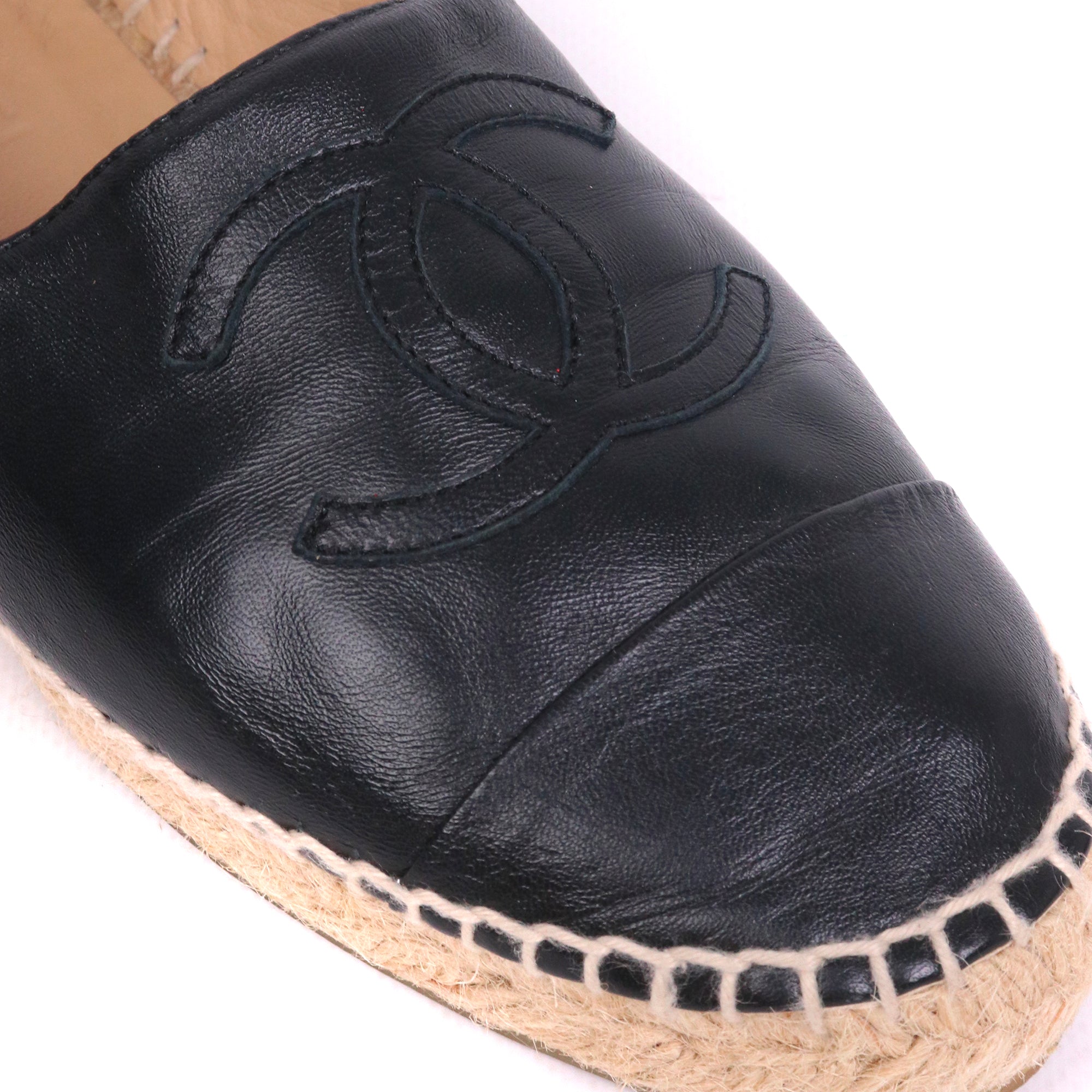 CHANEL - Espadrilles CC Chanel en cuir noir (T37)