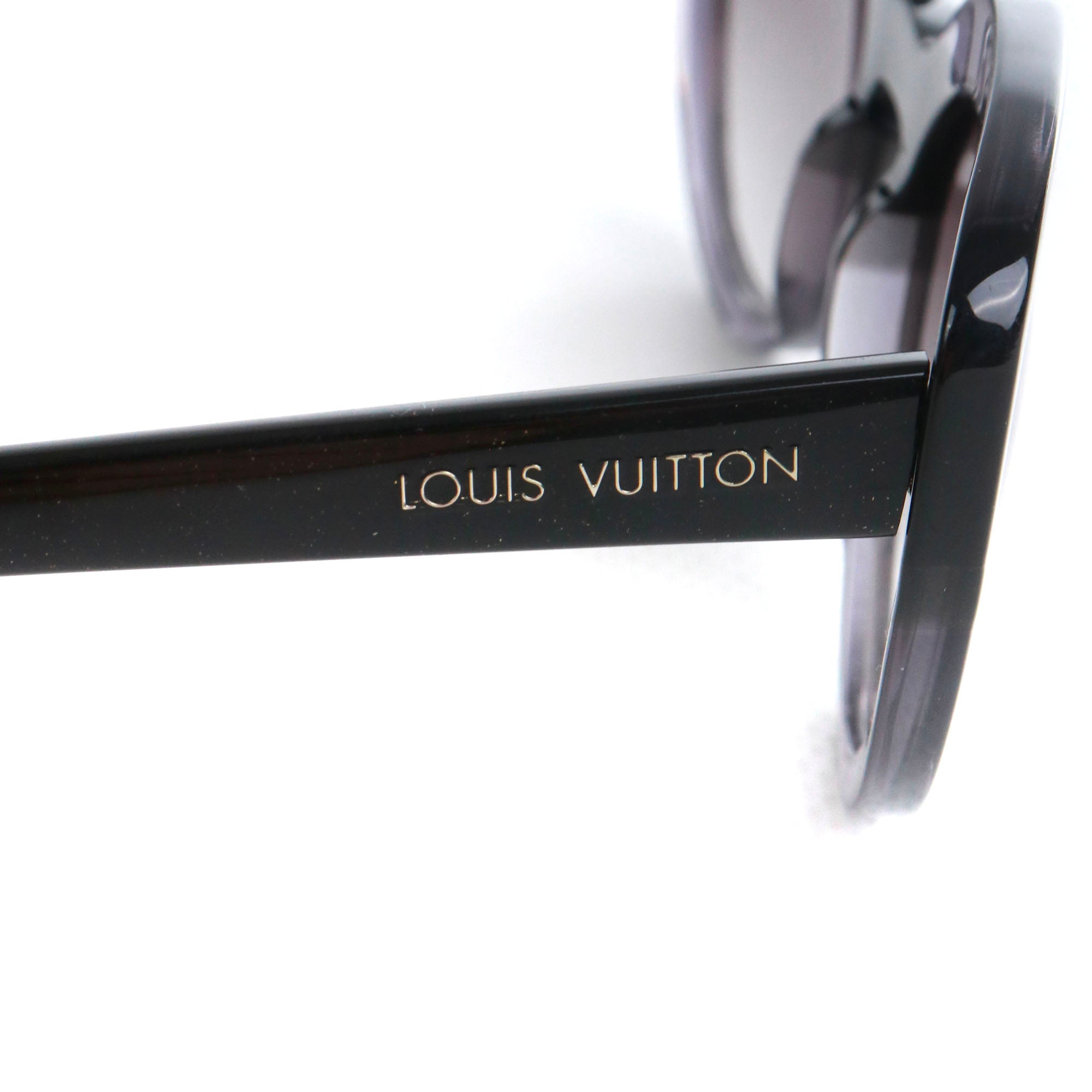 LOUIS VUITTON - Lunettes de soleil Louis Vuitton en plastique