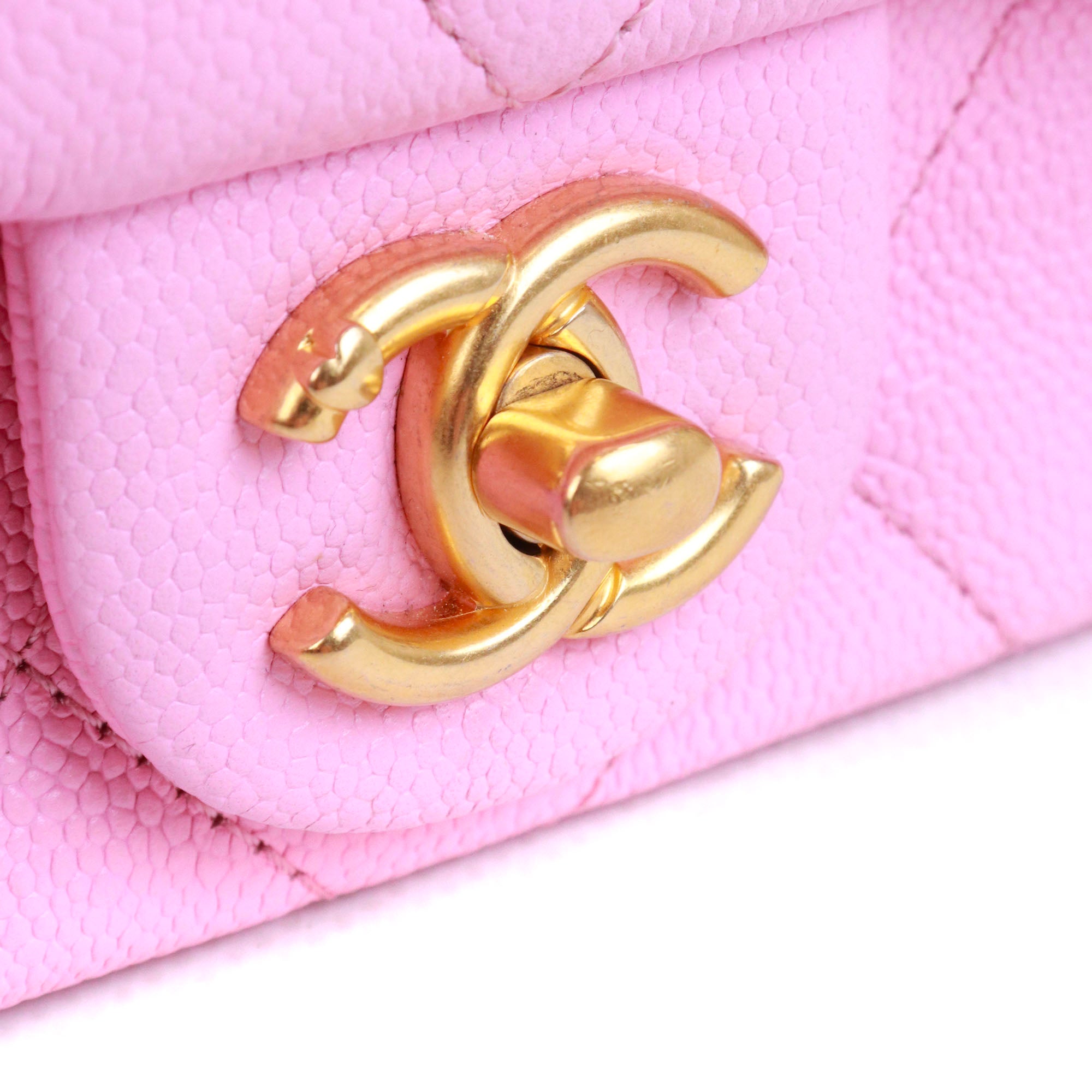 CHANEL - Sac à bandoulière Timeless/Classique Heart Crush en cuir caviar rose