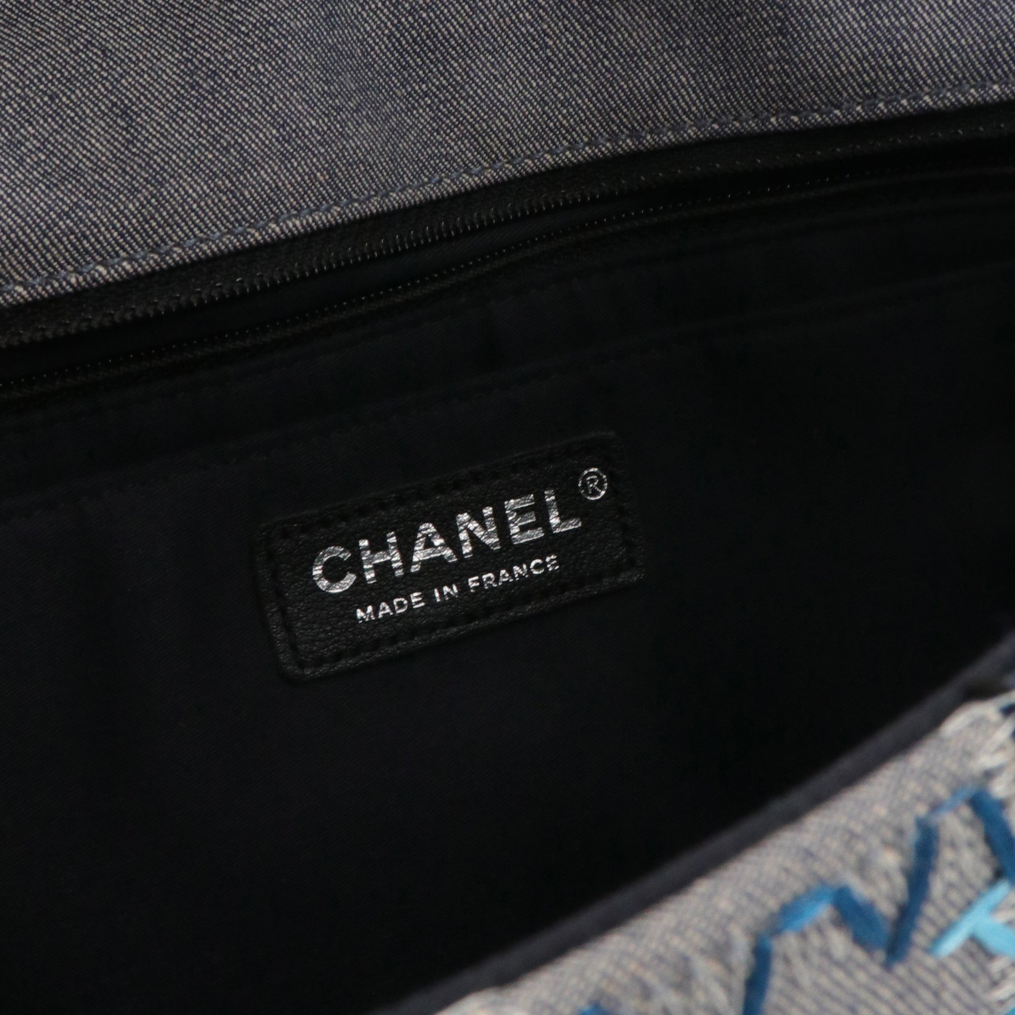 CHANEL - Sac à main Classique/Timeless Chanel simple flap Chanel en patchwork denim