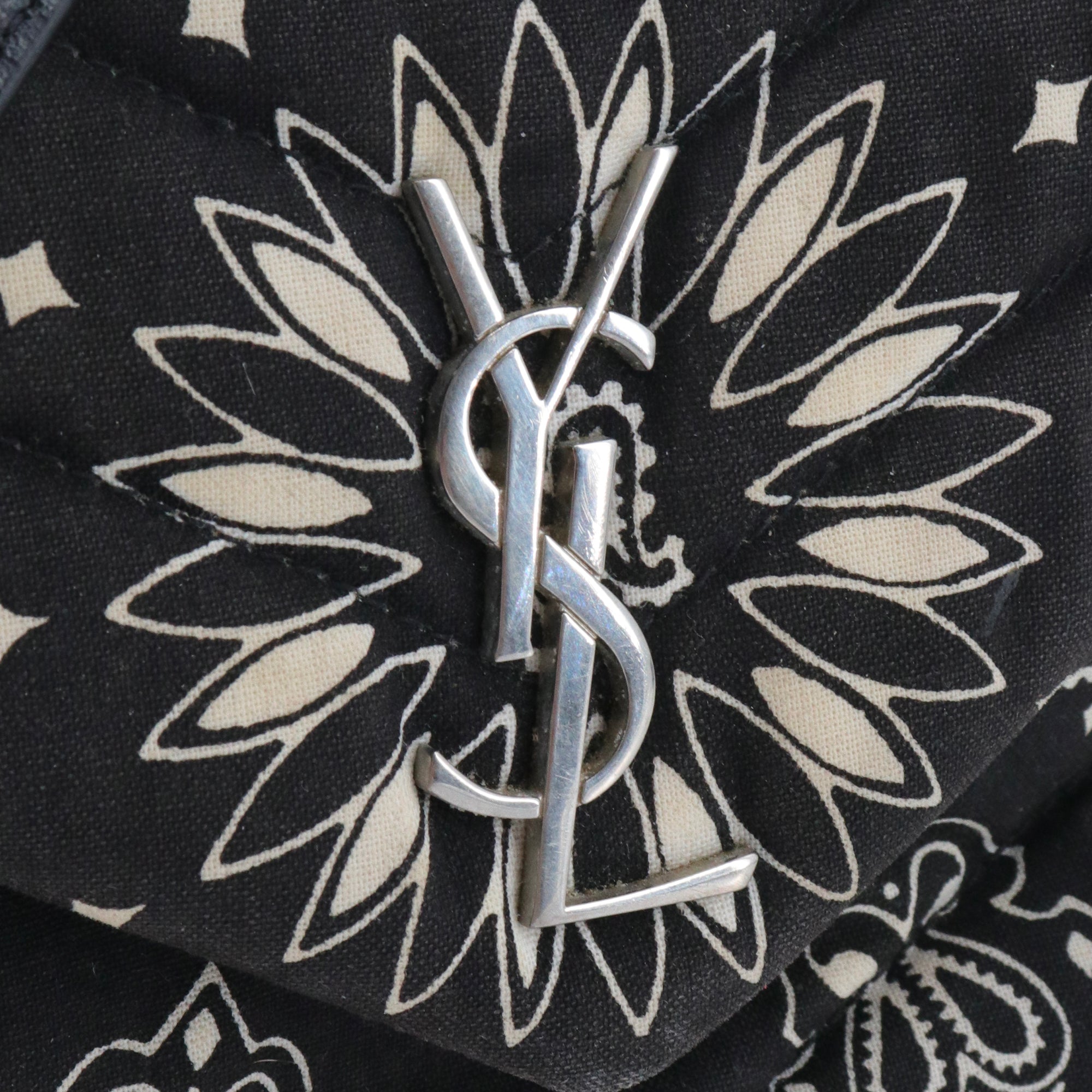 SAINT LAURENT - Sac à bandoulière Loulou Toy Saint Laurent en toile noire bandana
