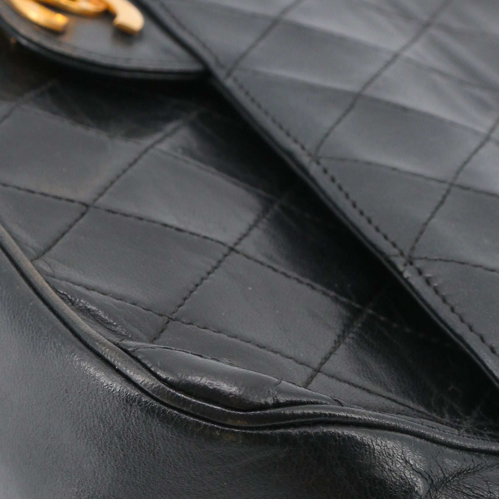 CHANEL - Sac à main Classique/Timeless Chanel medium double flap Chanel en cuir lisse noir