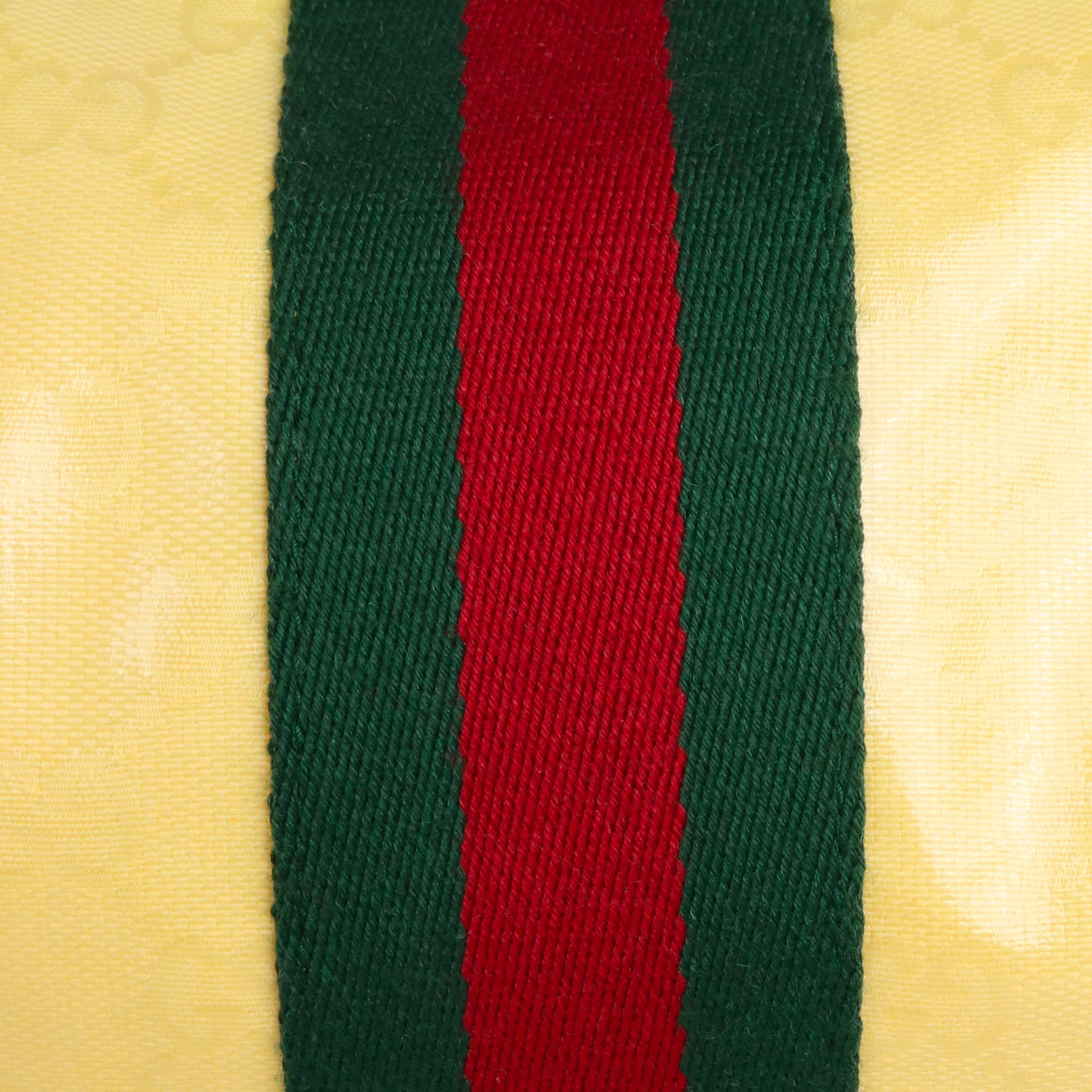 GUCCI - Pochette / trousse de toilette GG Crystal Gucci en toile vernie jaune