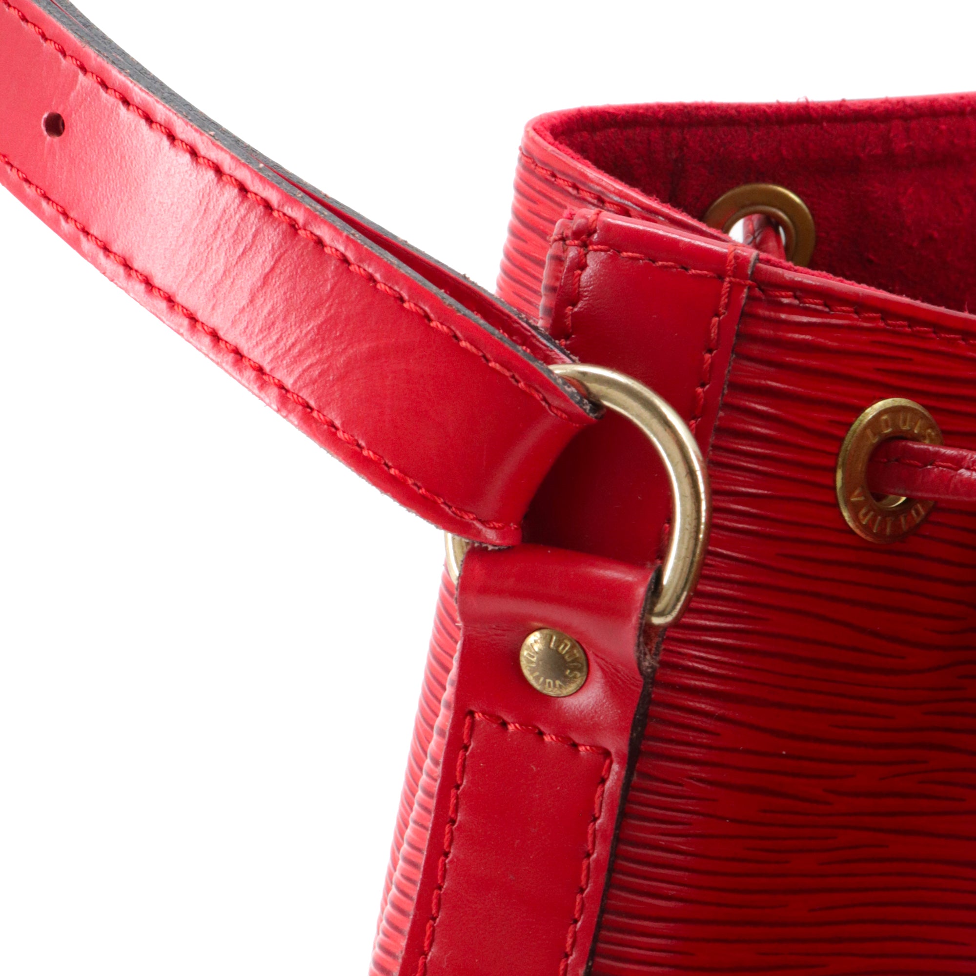 LOUIS VUITTON - Sac épaule Noé Louis Vuitton en cuir épi rouge