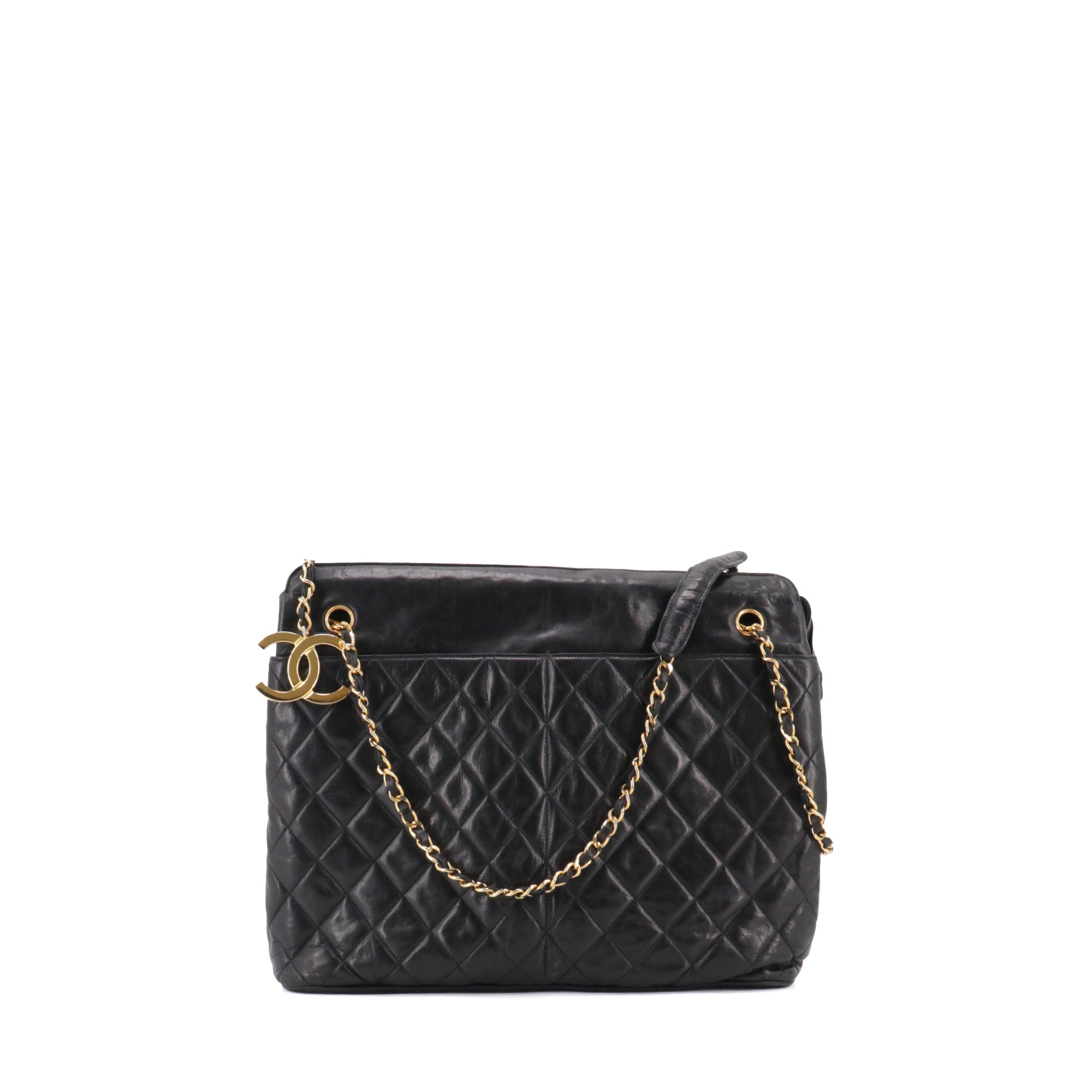CHANEL - Sac à épaule Camera Chanel en cuir matelassé noir