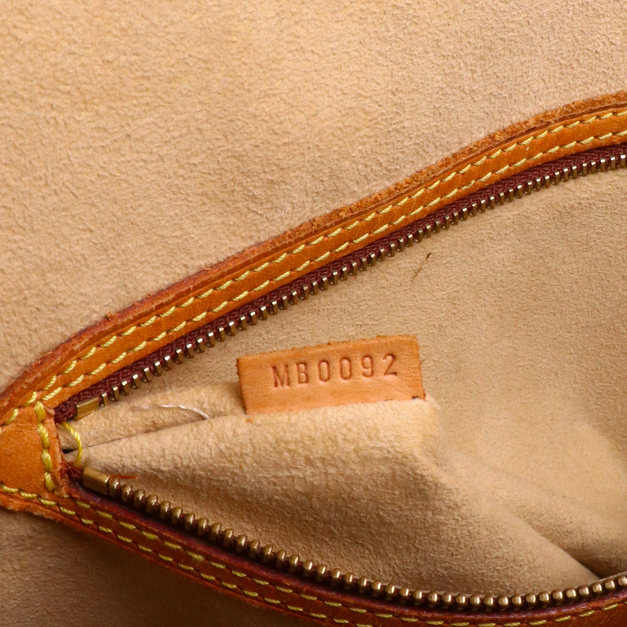 LOUIS VUITTON - Sac cabas Babylone Louis Vuitton en toile monogrammée marron vintage