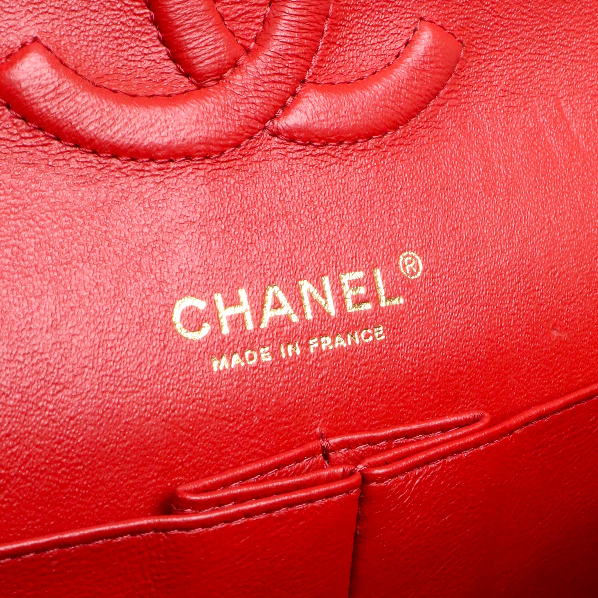 CHANEL - Sac à main Timeless/Classique medium double flap Chanel en cuir lisse chevron rose