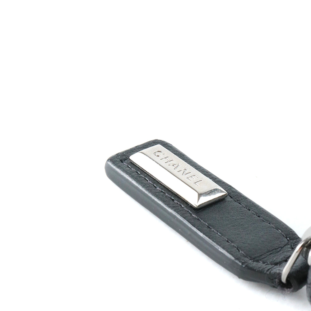 CHANEL - Portefeuille en cuir matelassé noir