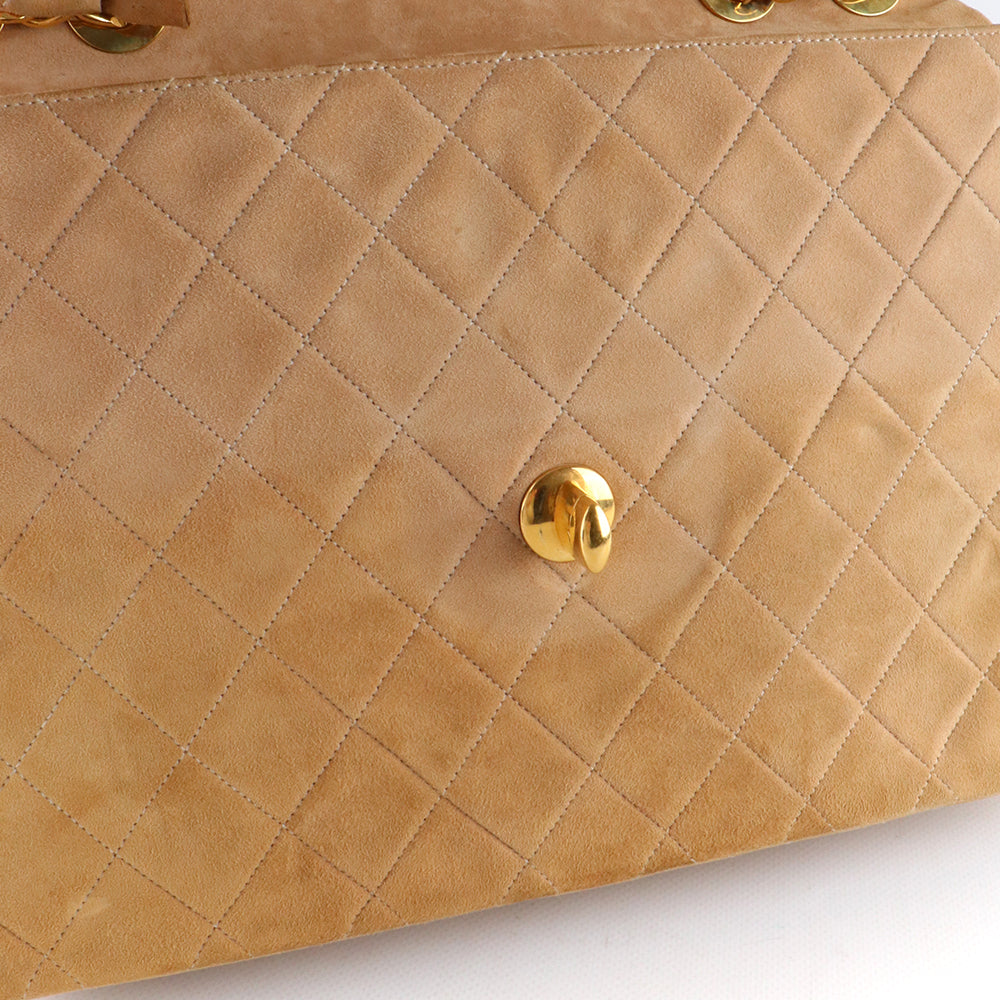 CHANEL - Sac à main Timeless Maxi Jumbo vintage en daim beige