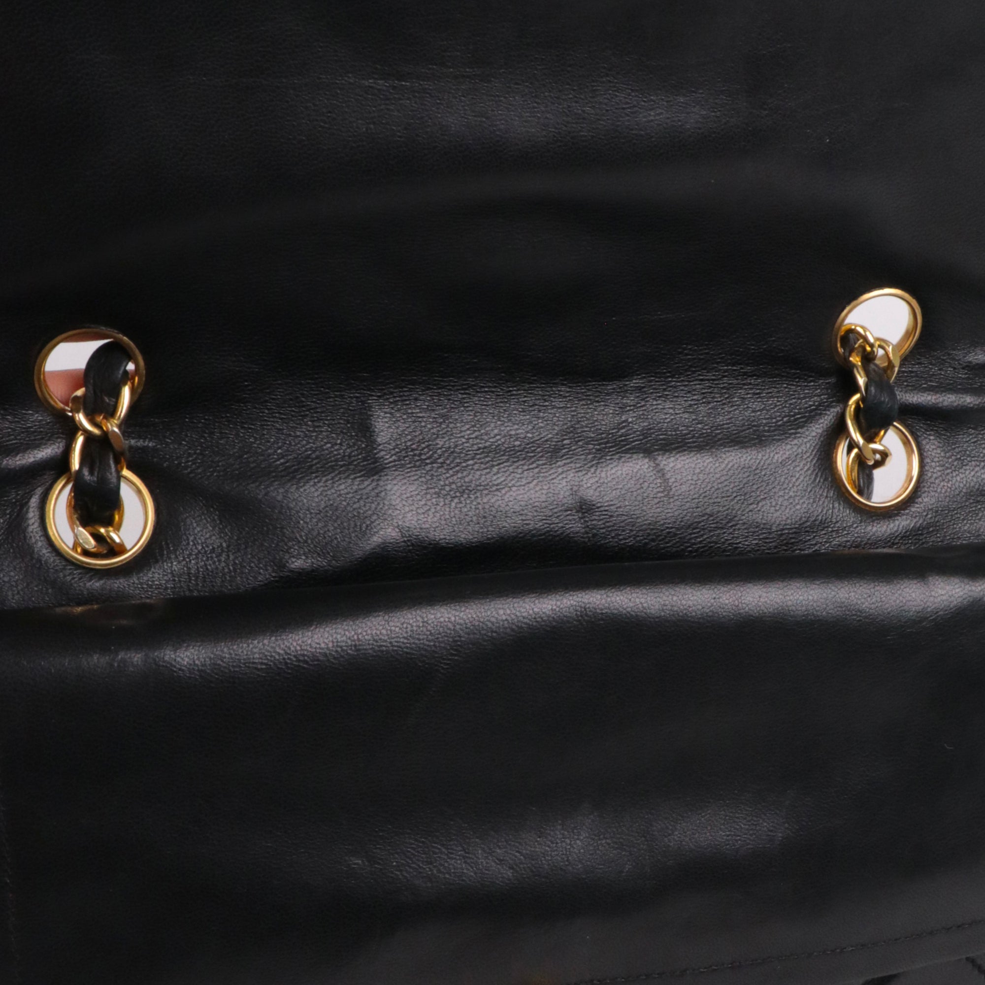 CHANEL - Sac à bandoulière Diana Chanel en cuir lisse noir vintage