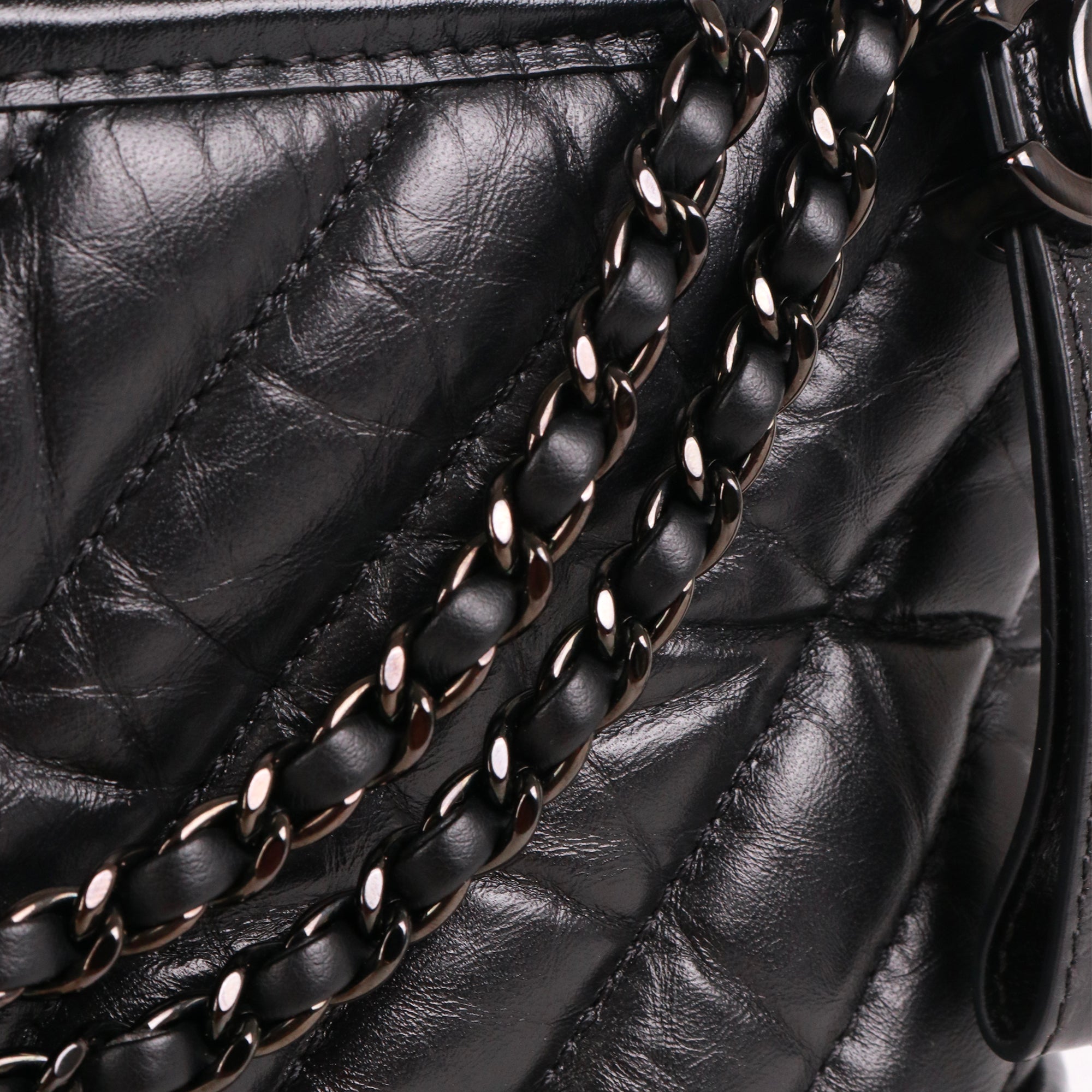 CHANEL - Sac à bandoulière Gabrielle So Black Chanel petit modèle en cuir lisse noir