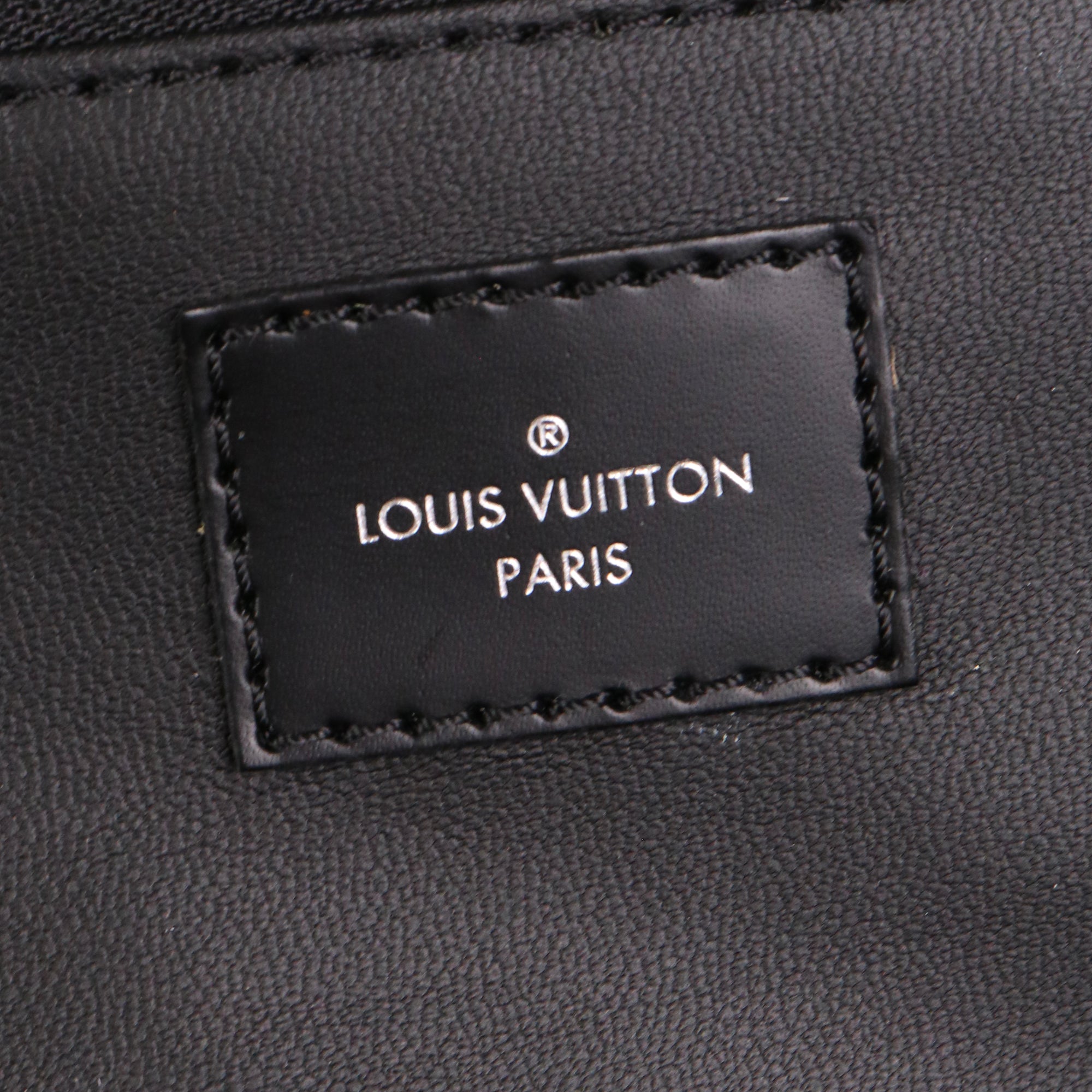 LOUIS VUITTON - Trousse de toilette Louis Vuitton en toile damier graphite