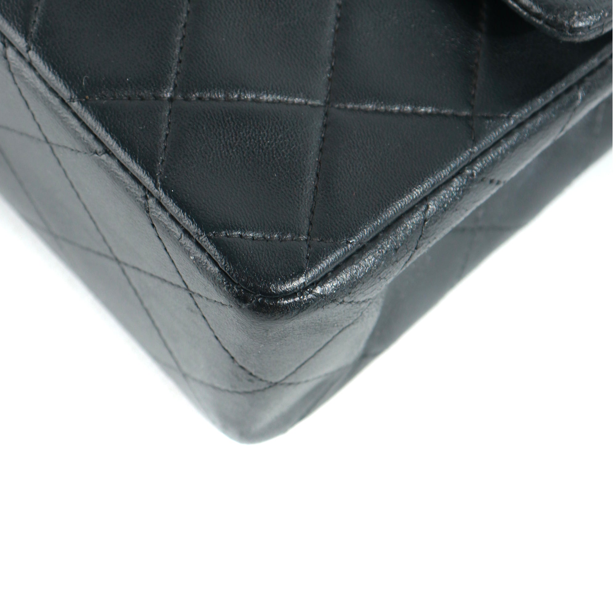 CHANEL - Sac à main Timeless Mini Square en cuir noir vintage