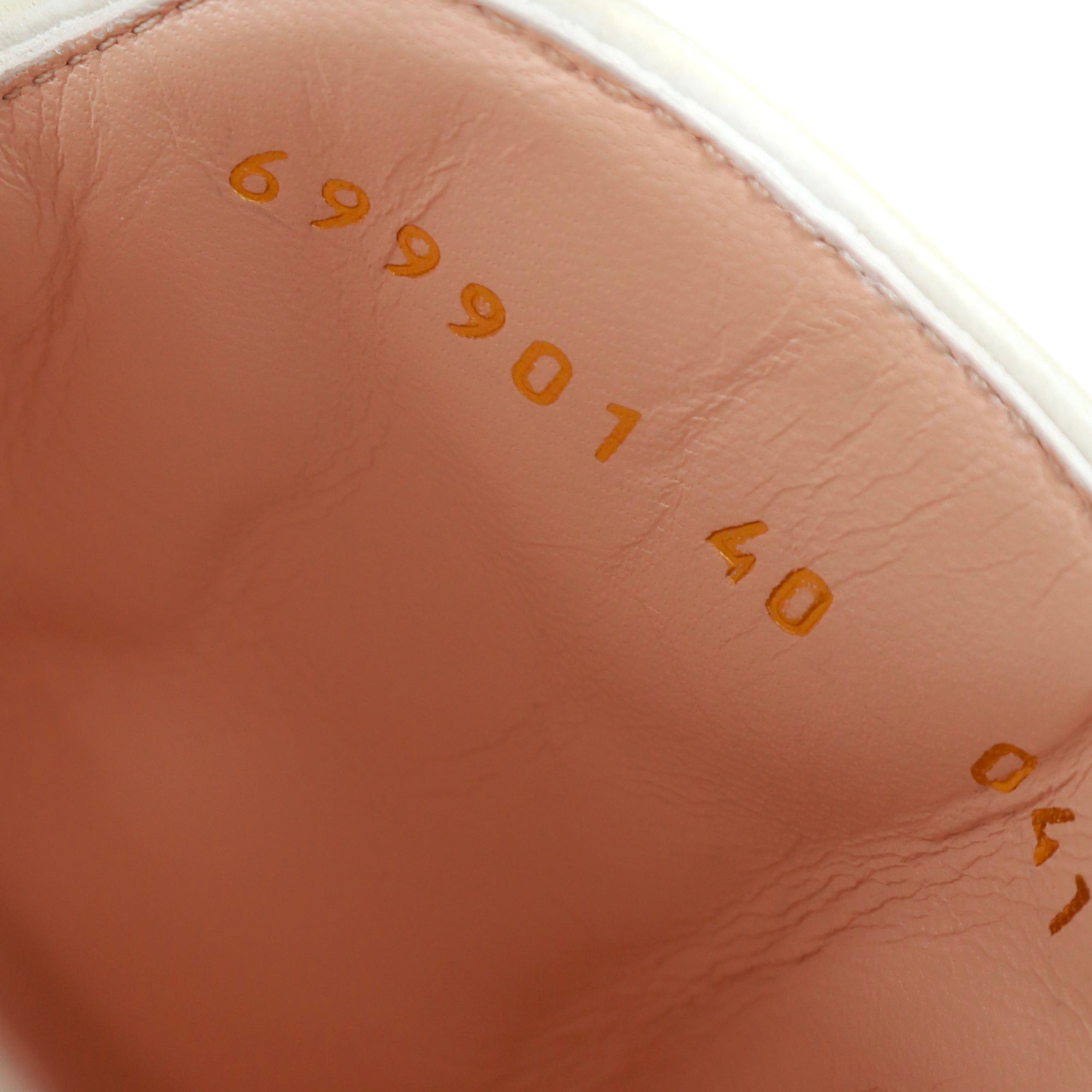 GUCCI - Mules Princetown en cuir blanc embossé GG (T40)