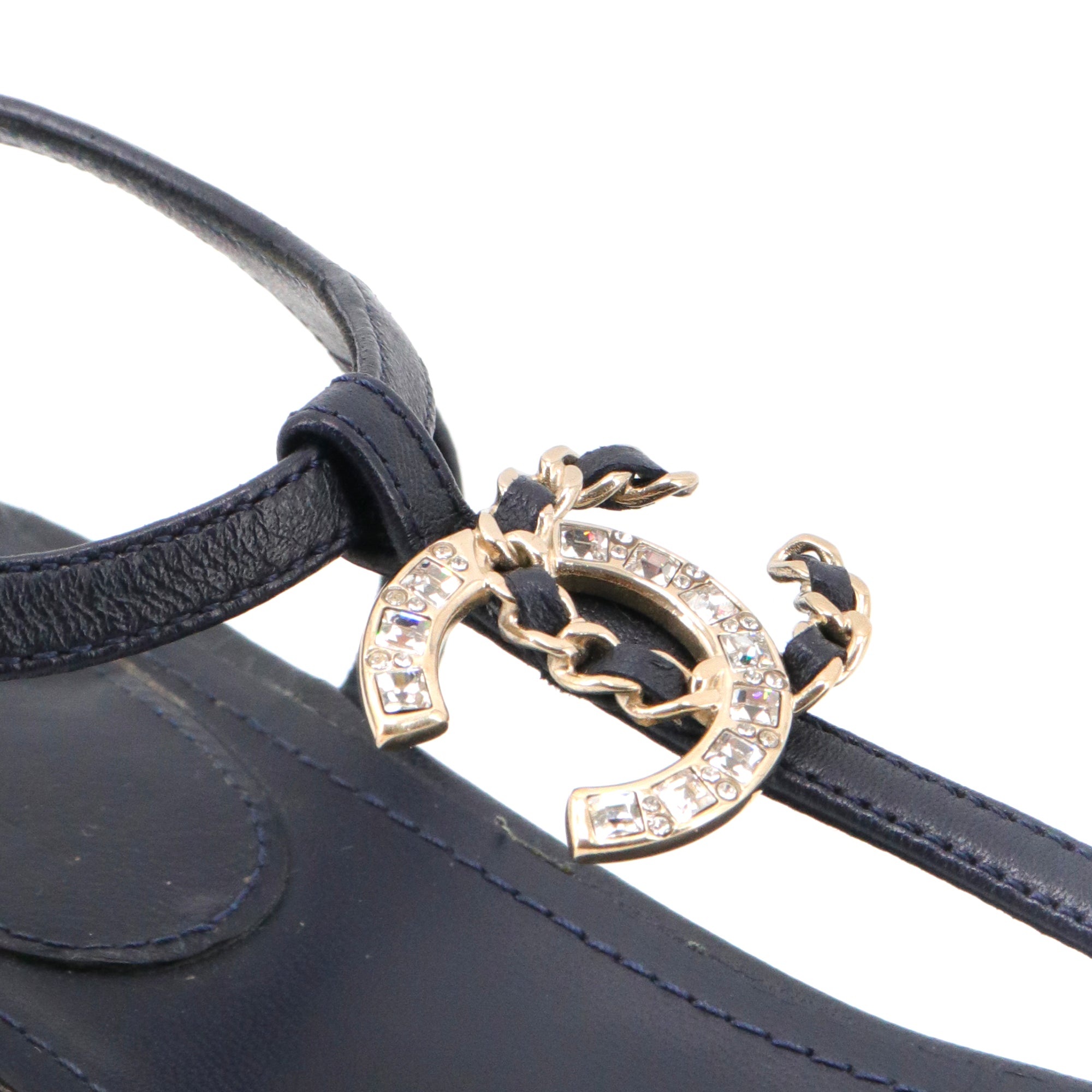 CHANEL - Sandales CC Chanel en cuir bleu marine (T37.5)