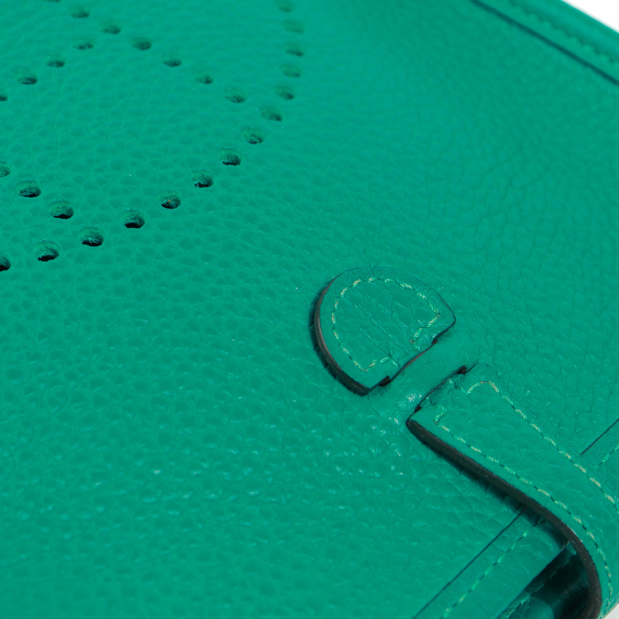 HERMÈS - Sac à bandoulière Evelyne 16 en cuir taurillon vert verone
