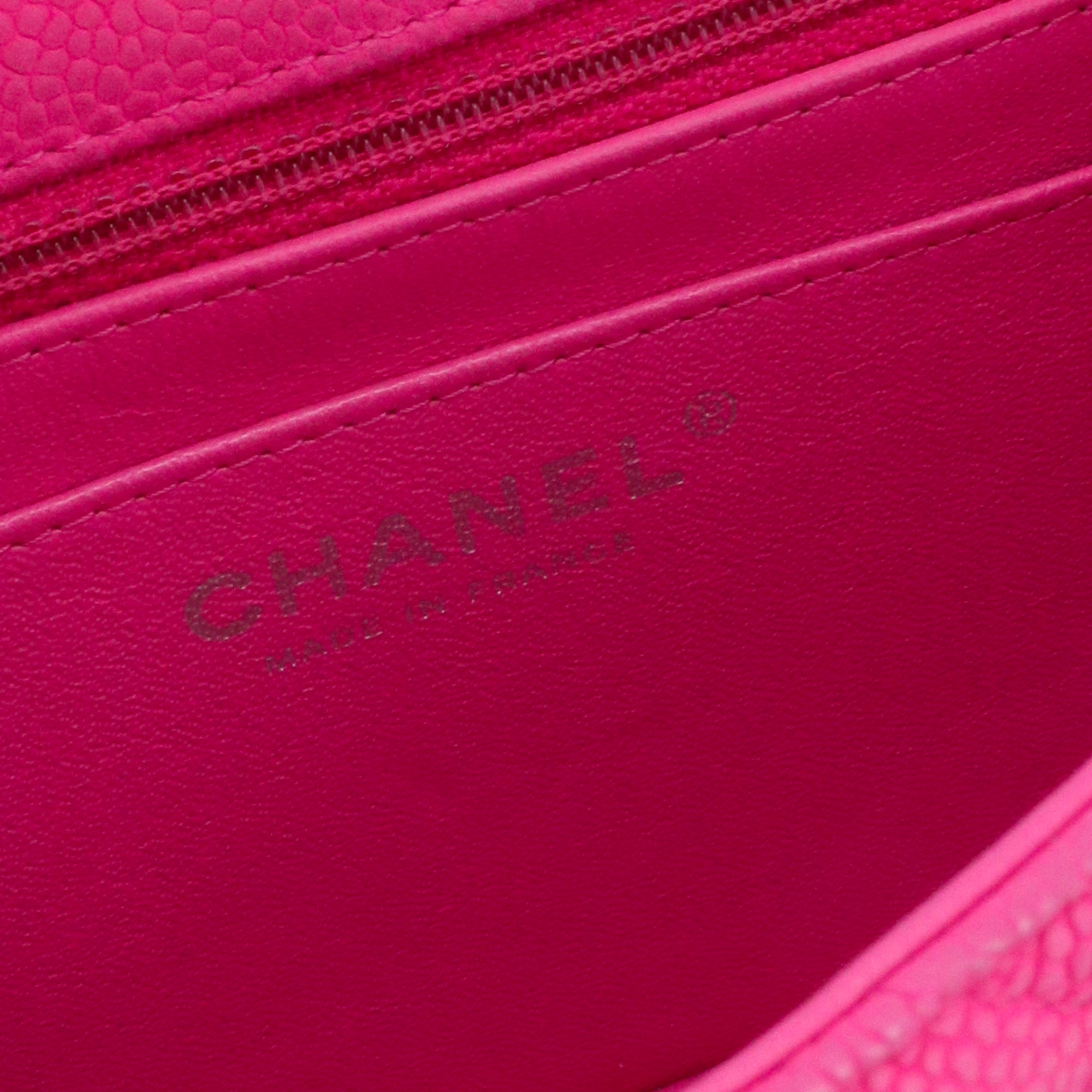CHANEL - Sac à bandoulière Mini Square Timeless/Classique Chanel en cuir caviar rose