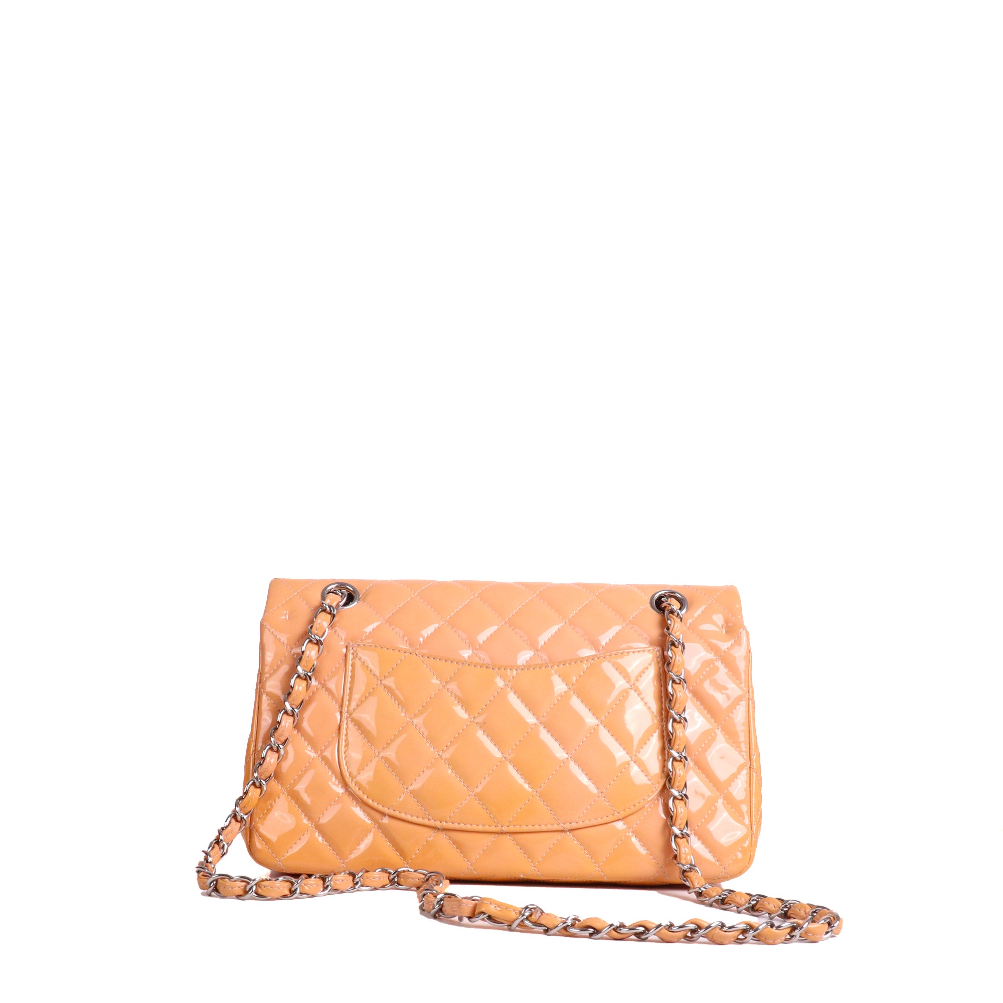 CHANEL - Sac à main Classique/Timeless medium double flap Chanel en cuir matelassé beige verni