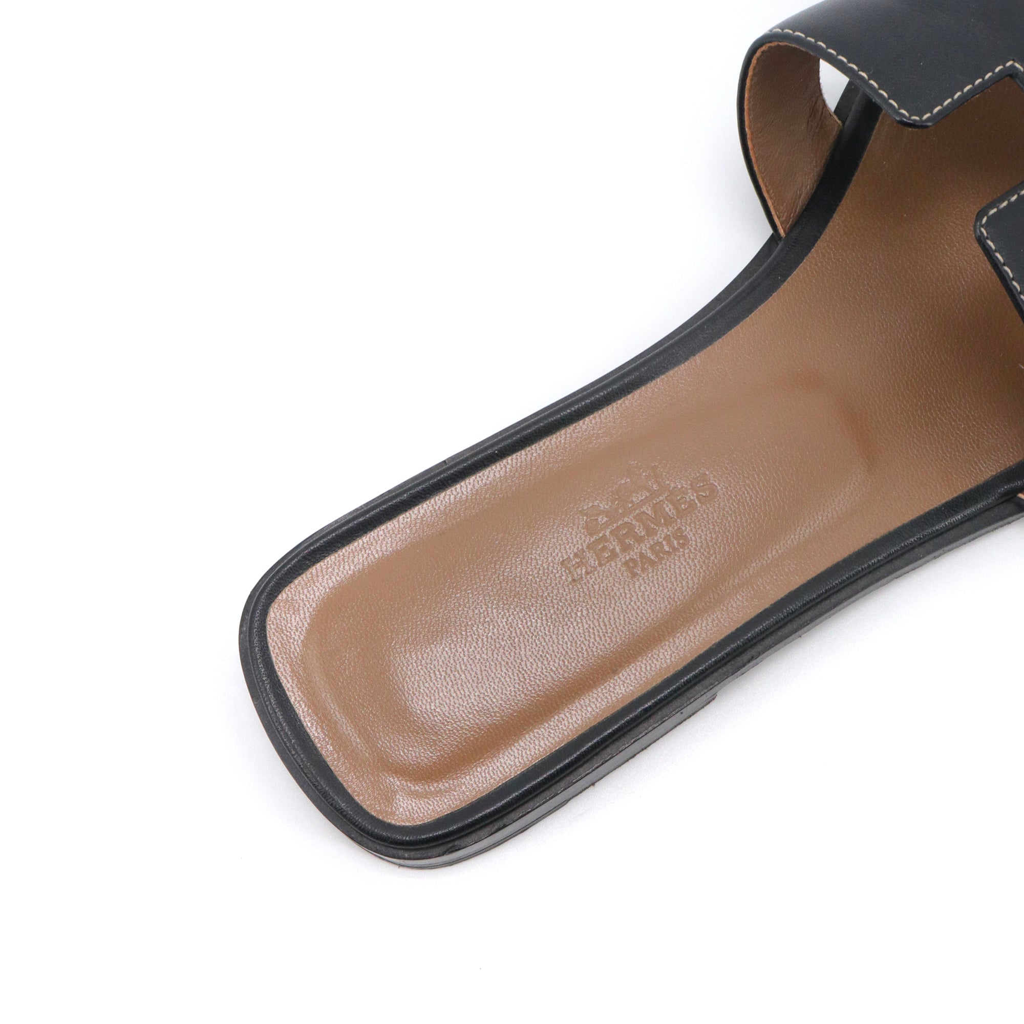 HERMÈS - Sandales Oran Hermès en cuir noir (T38)