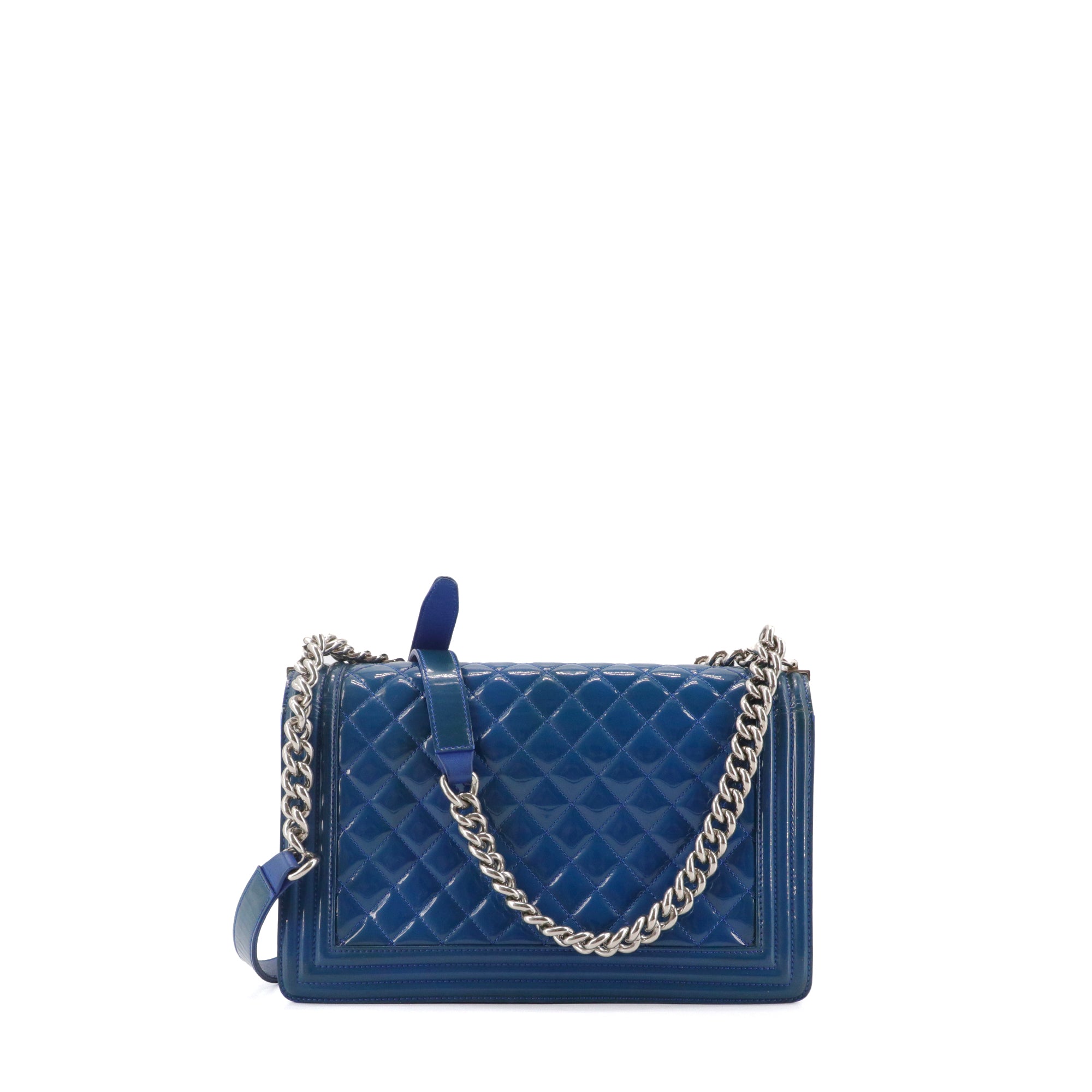 CHANEL - Sac à bandoulière Boy Chanel en cuir verni bleu