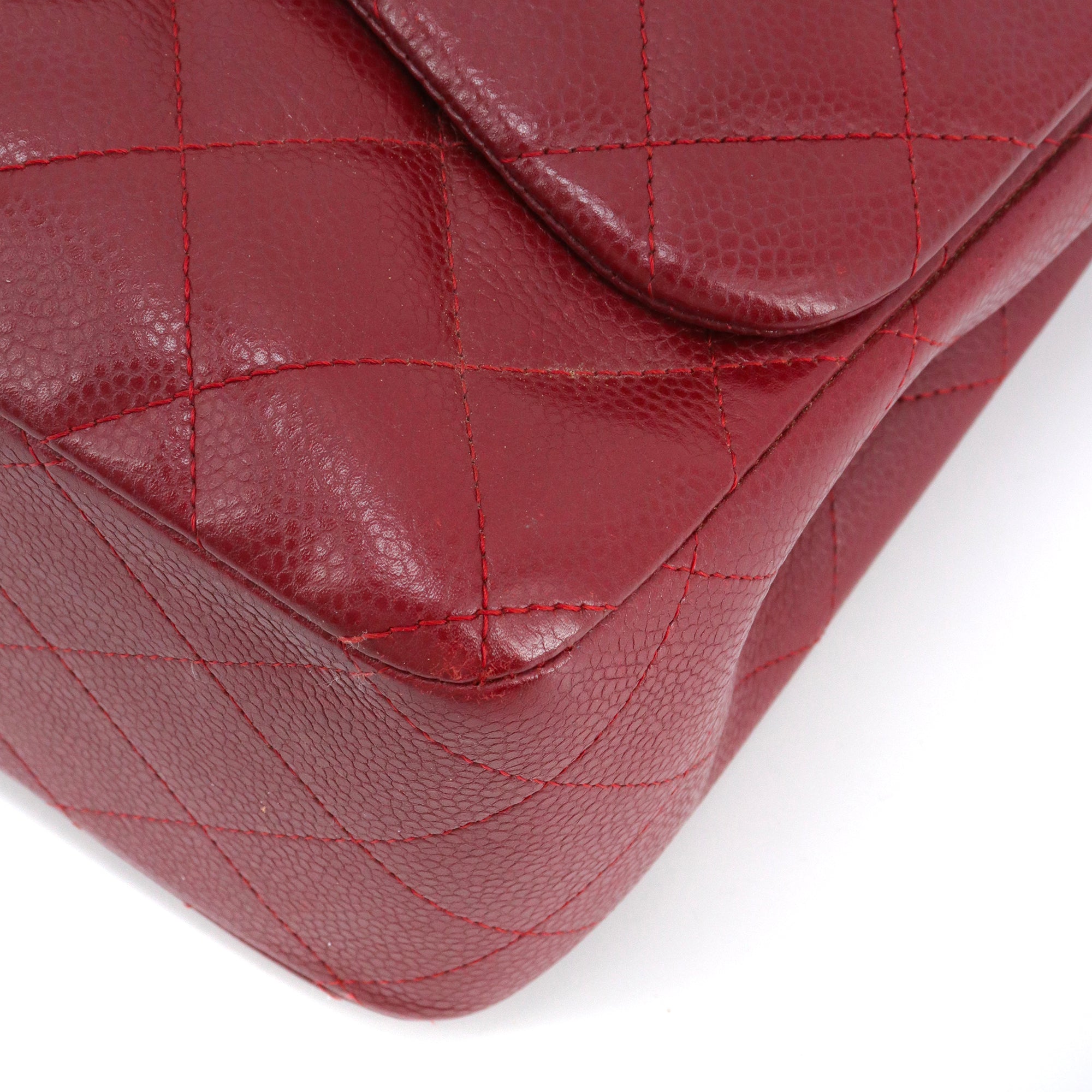 CHANEL - Sac à bandoulière Classique/Timeless Jumbo Chanel en cuir caviar bordeaux