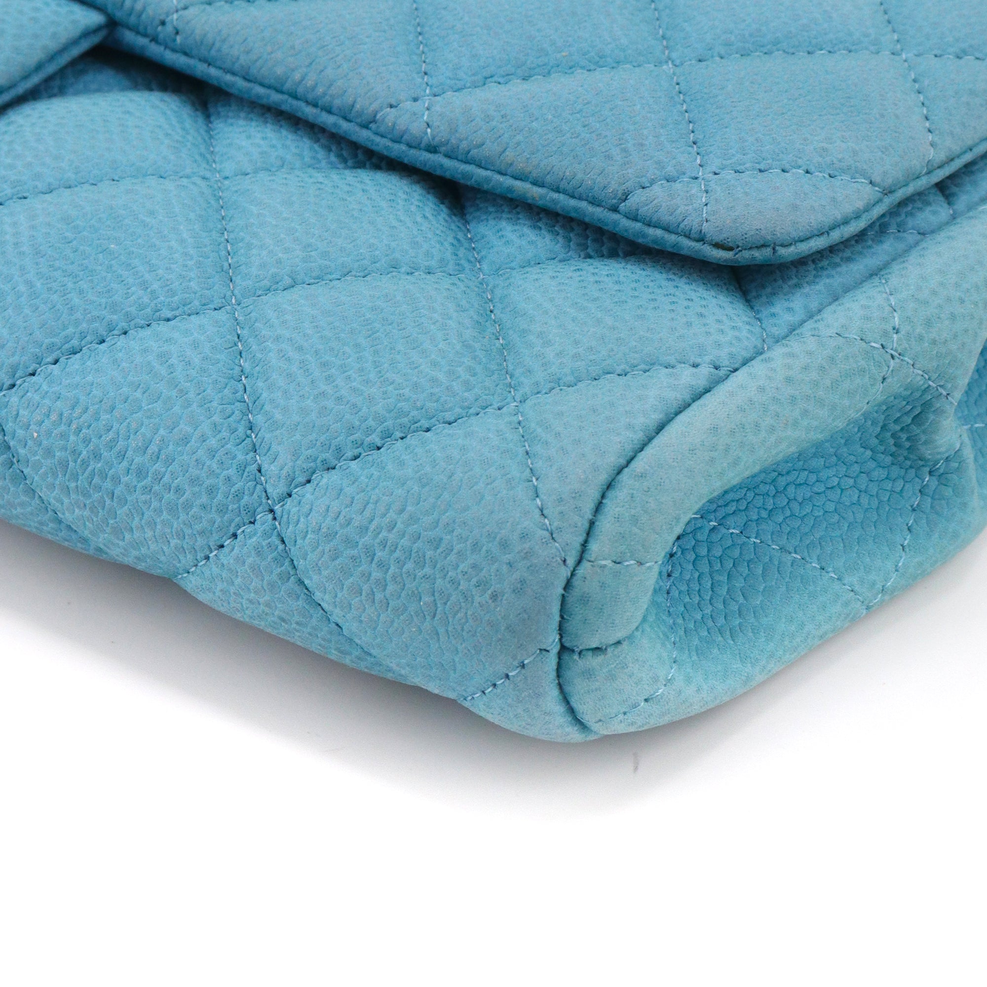 CHANEL - Sac à épaule Enveloppe Chanel en cuir caviar bleu