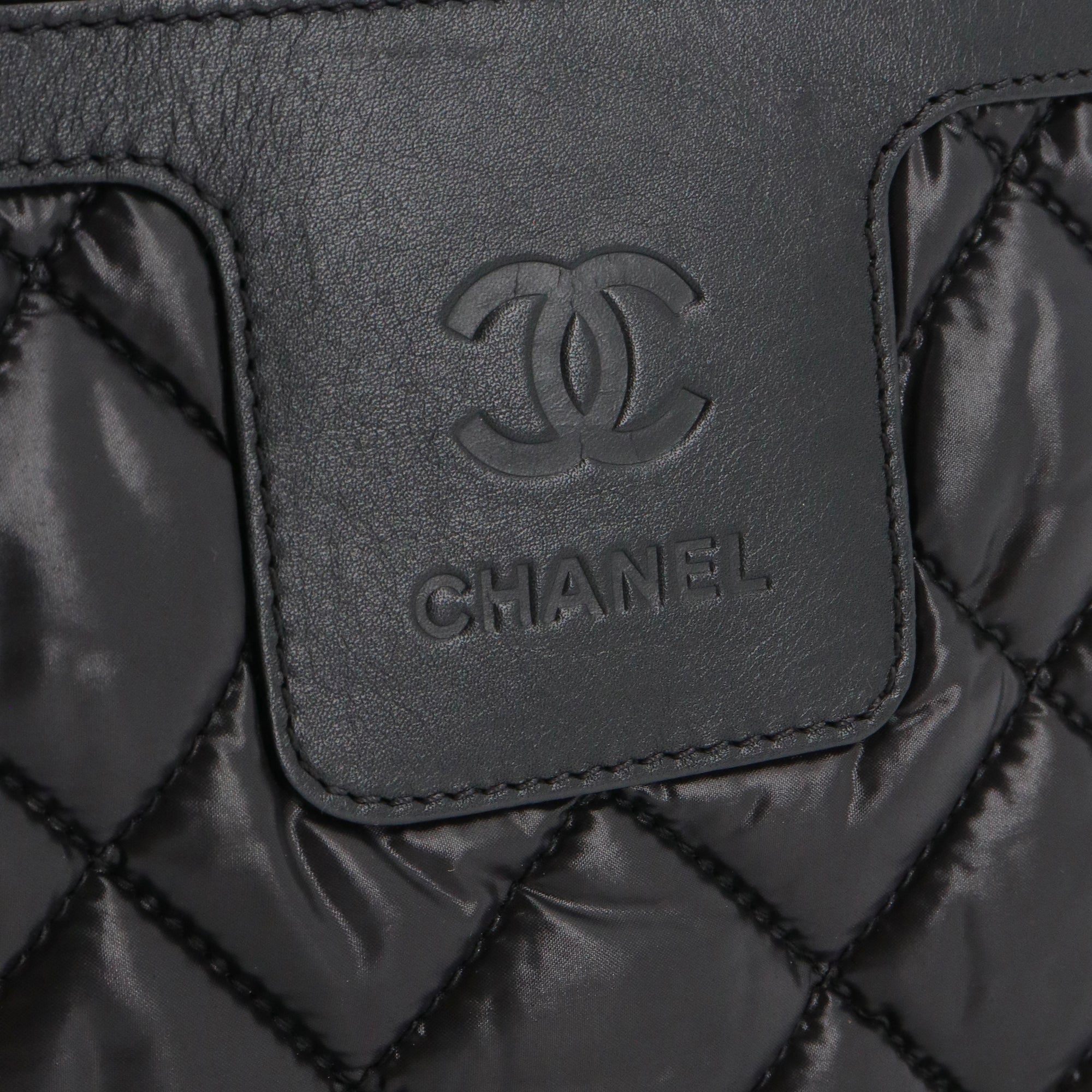 CHANEL - Pochette Cocoon Chanel en toile noire