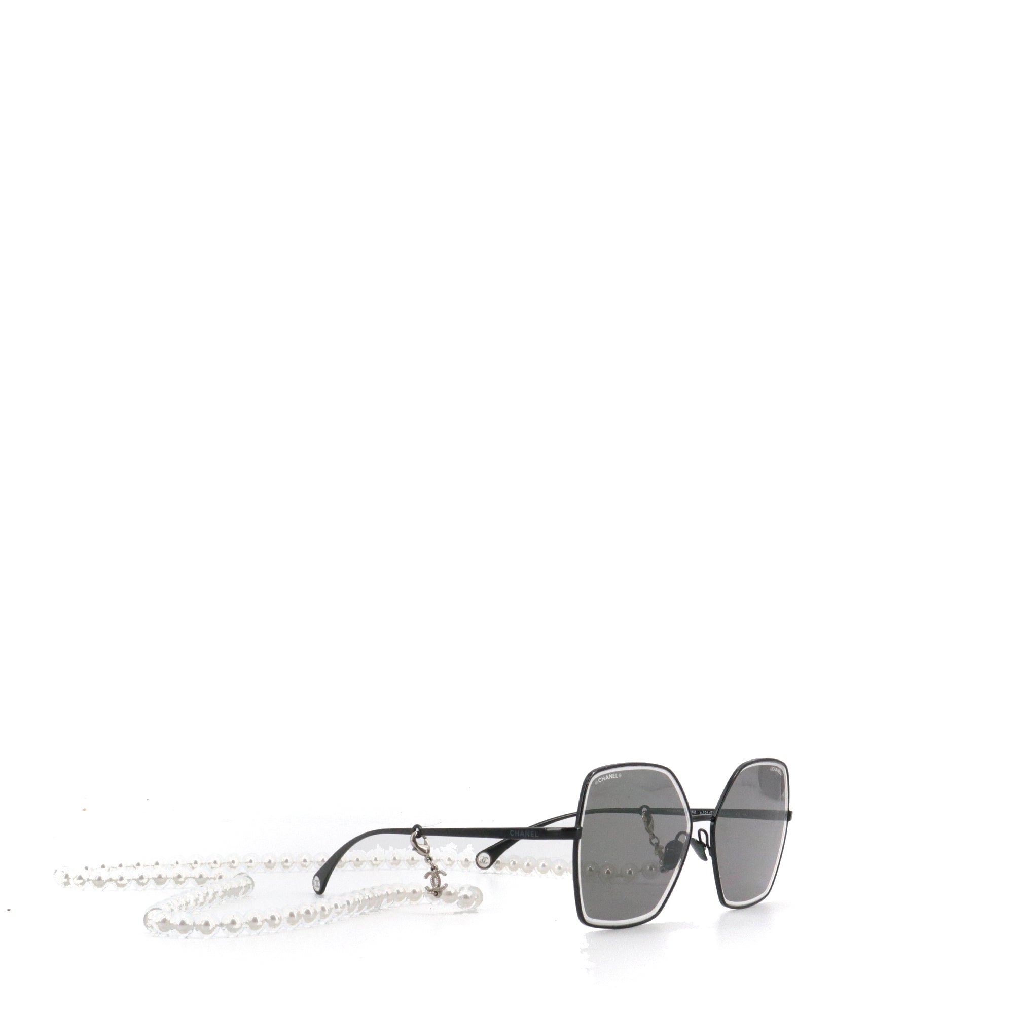 CHANEL - Lunettes de soleil Chanel en métal noir avec chaîne en perles