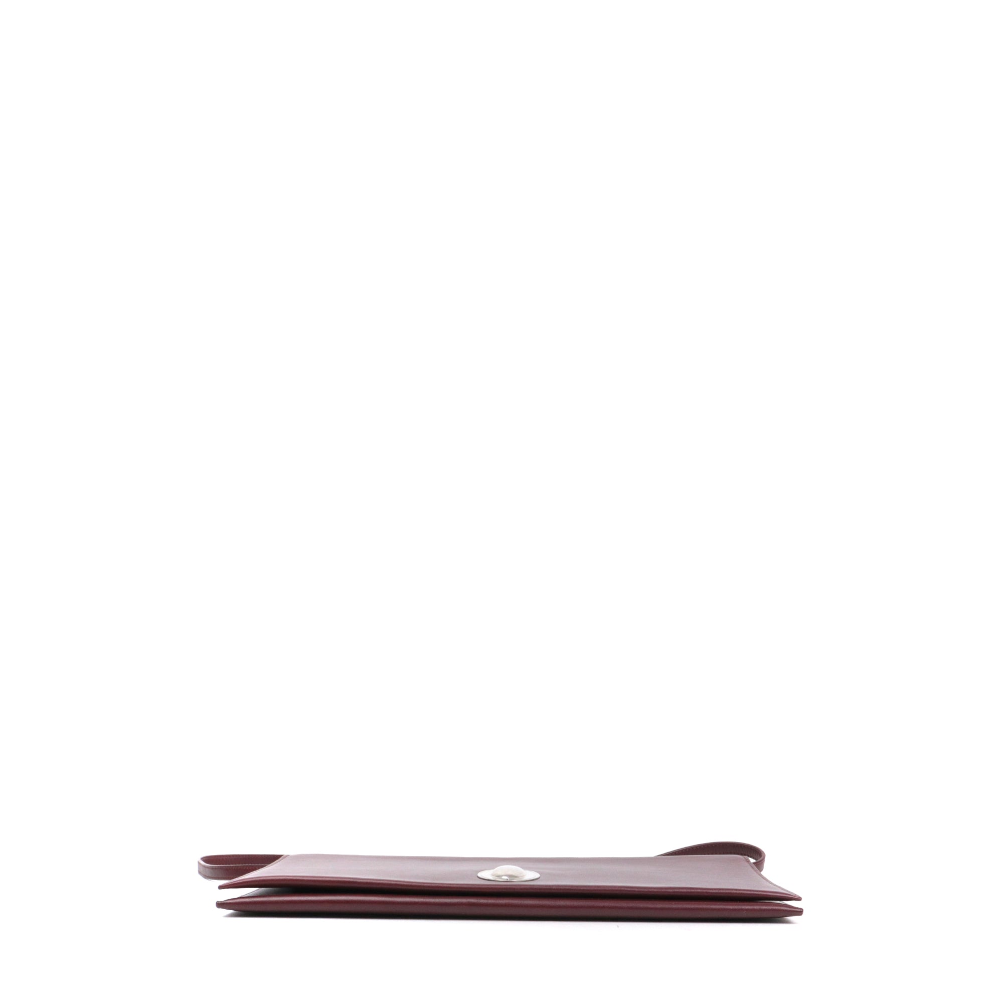 CELINE -  Sac à épaule Celine en cuir lisse bordeaux vintage