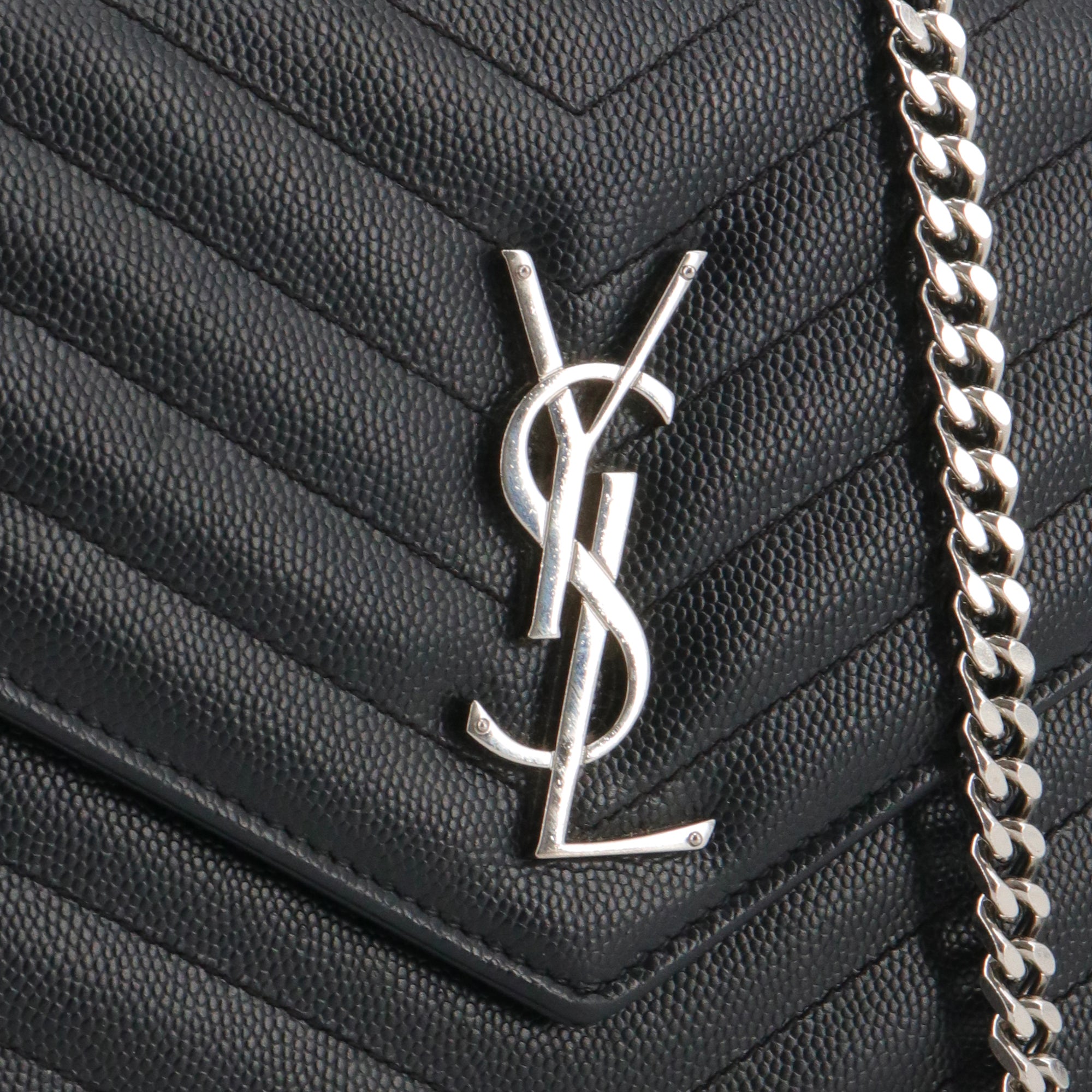 SAINT LAURENT - Wallet On Chain Cassandre Saint Laurent en cuir grainé noir