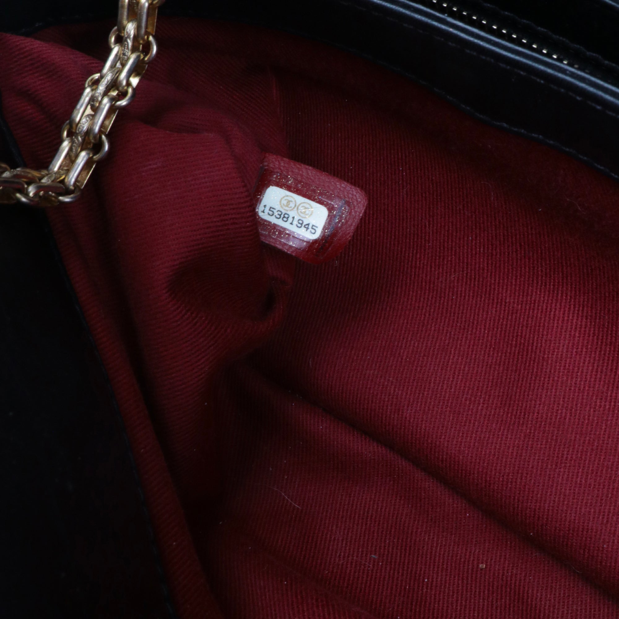 CHANEL - Sac à épaule Mademoiselle Chanel en cuir matelassé noir vintage