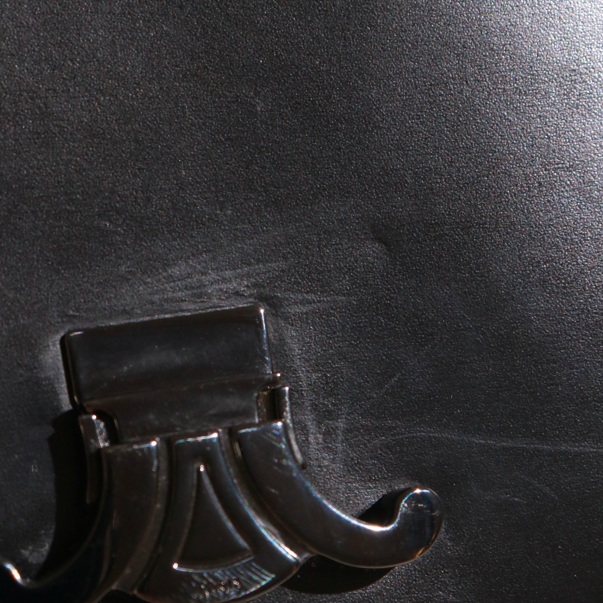 CELINE - Sac à bandoulière Triomphe medium en cuir box noir