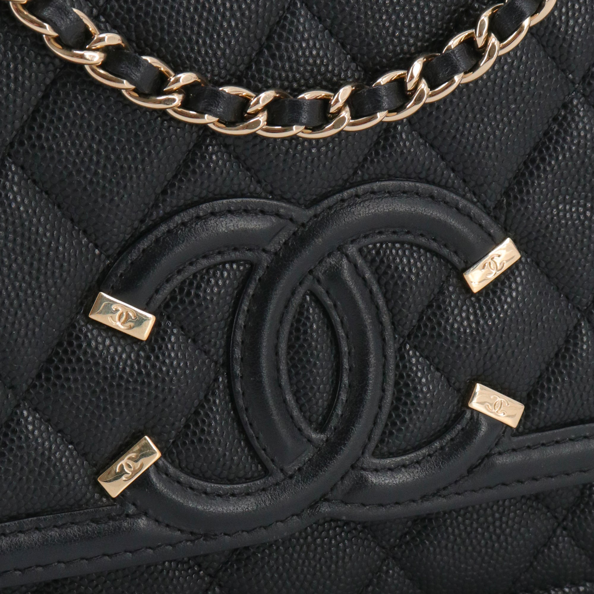 CHANEL - Sac à bandoulière Wallet On Chain Filigree Chanel en cuir caviar noir