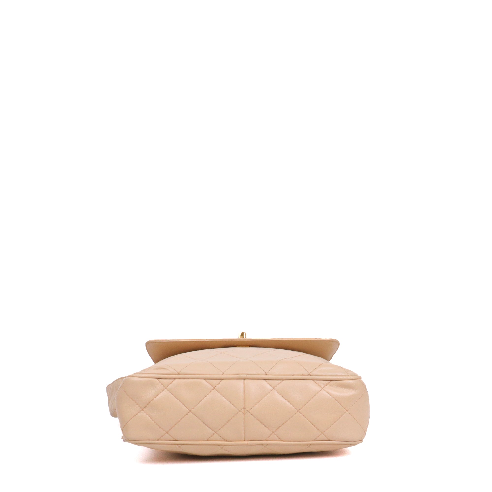 CHANEL - Sac à bandoulière Caméra Chanel en cuir lisse beige vintage