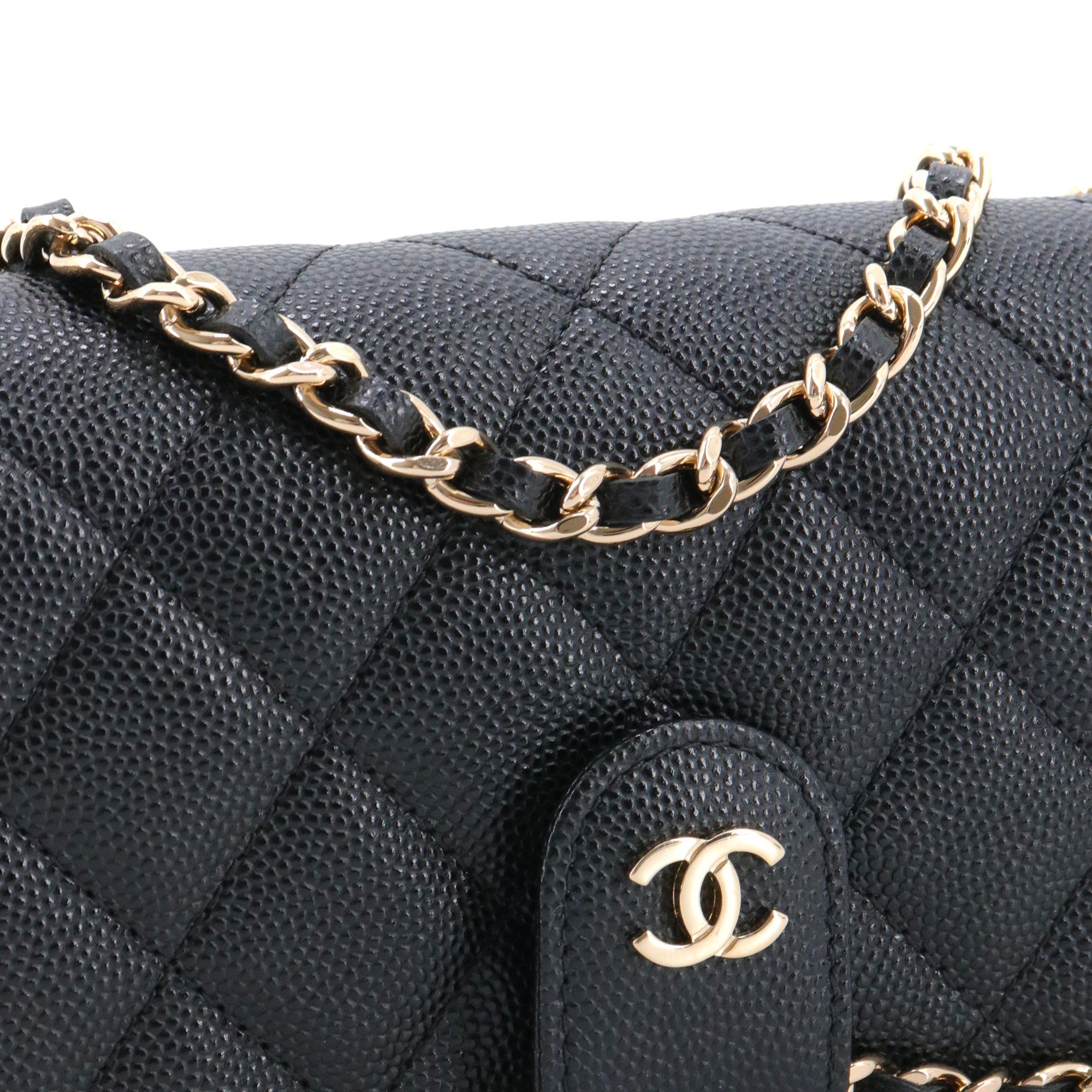 CHANEL - Pochette à bandoulière/Étui à lunette Chanel en cuir caviar noir