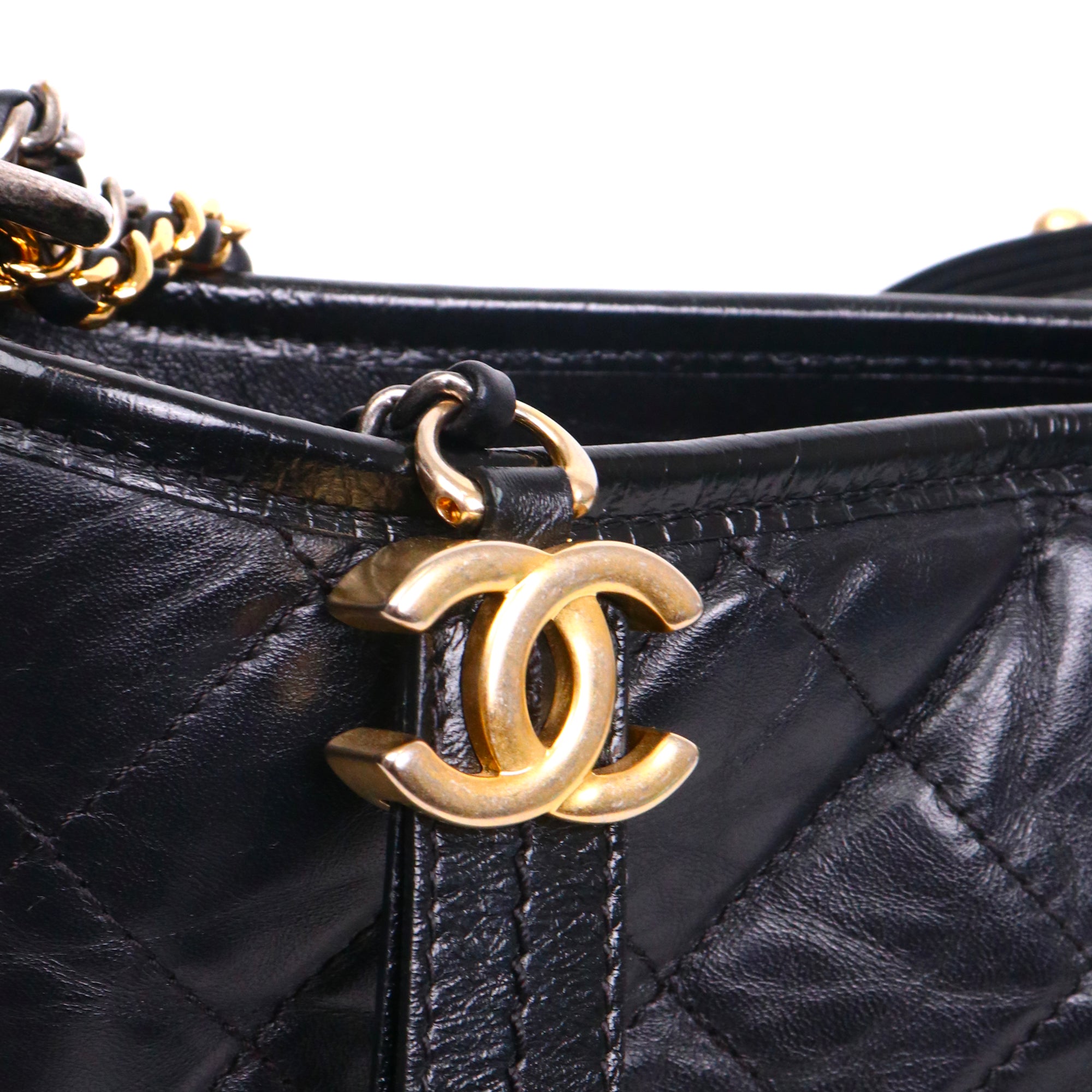 CHANEL - Sac à bandoulière Gabrielle GM Chanel en cuir noir
