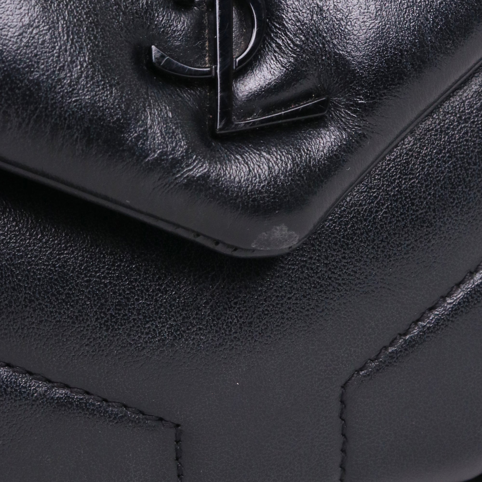 SAINT LAURENT - Saint Laurent Loulou small shoulder bag in black quilted leather