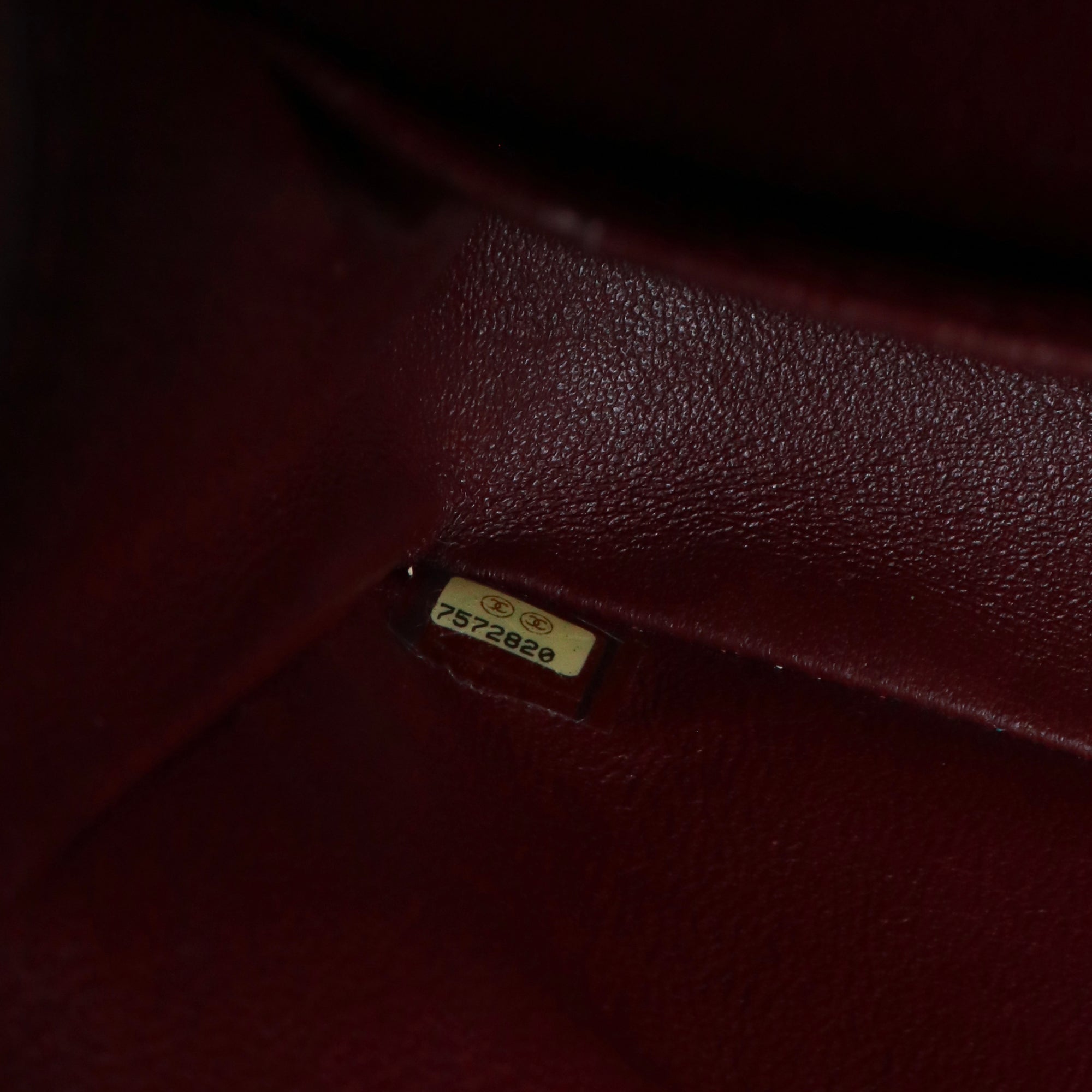 CHANEL - Sac à main Timeless 25 double flap Chanel en cuir matelassé noir