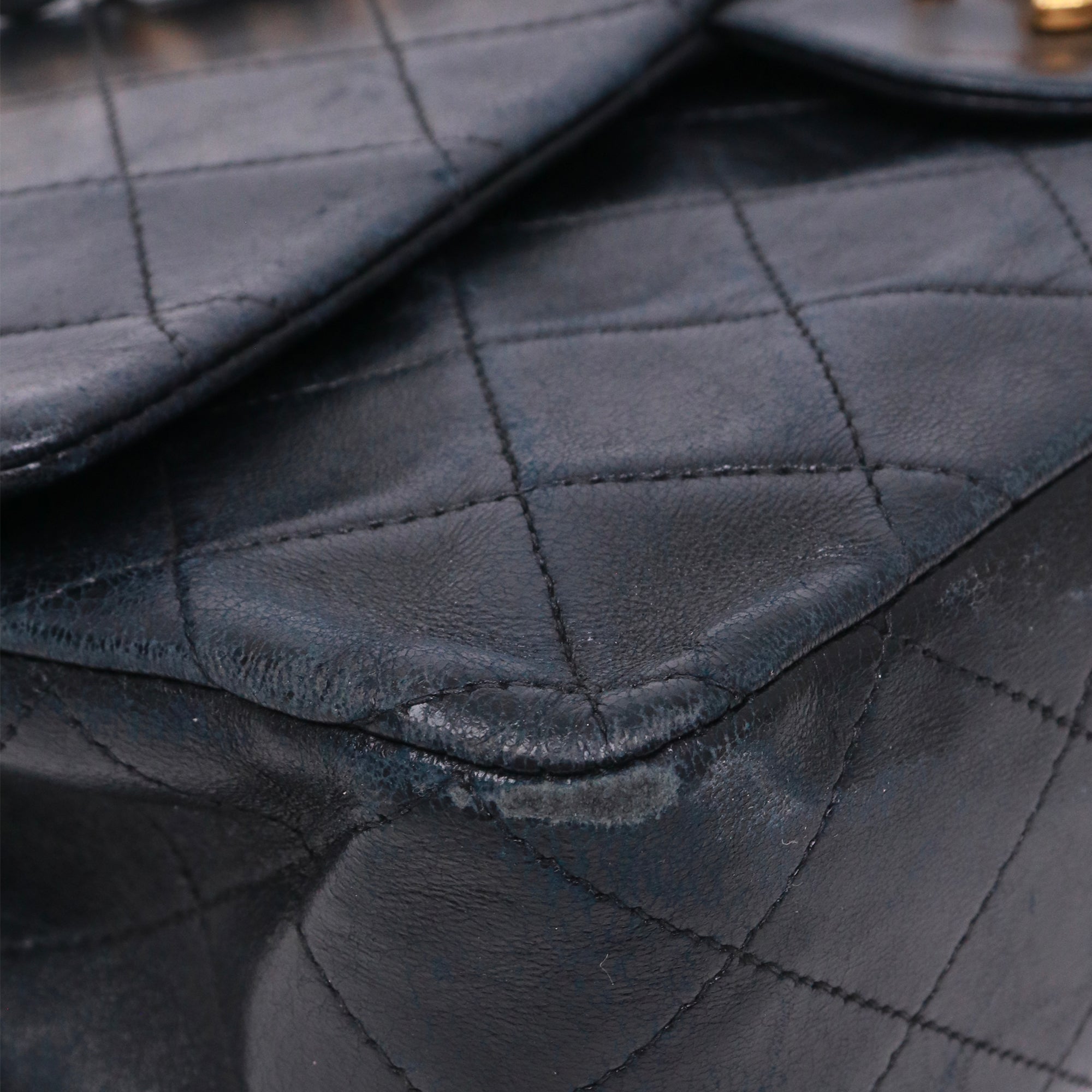 CHANEL - Sac à main Classique/Timeless 11.12 Chanel double flap en cuir matelassé noir vintage