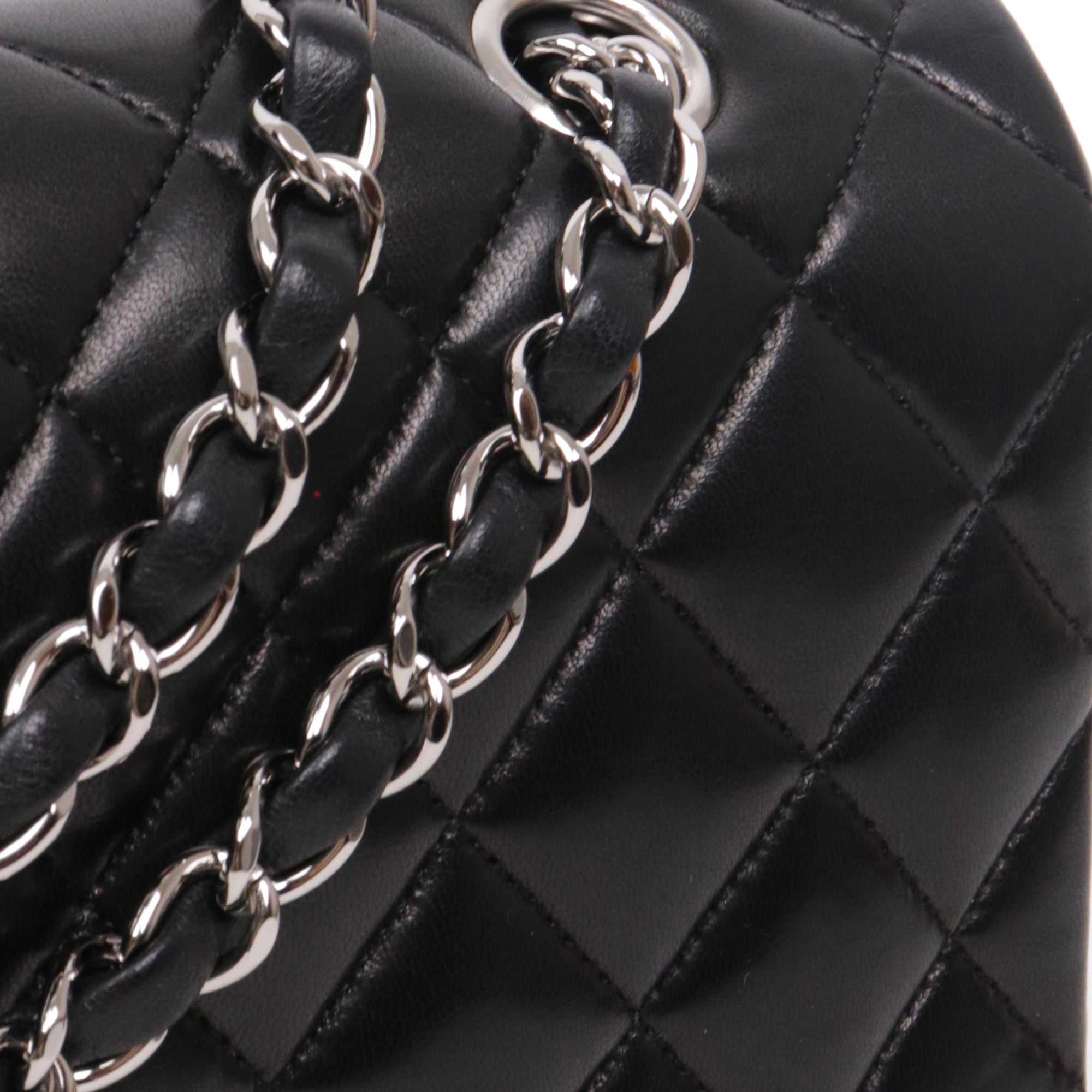 CHANEL - Sac à main Classique/Timeless Chanel 11.12 double flap Chanel en cuir lisse noir
