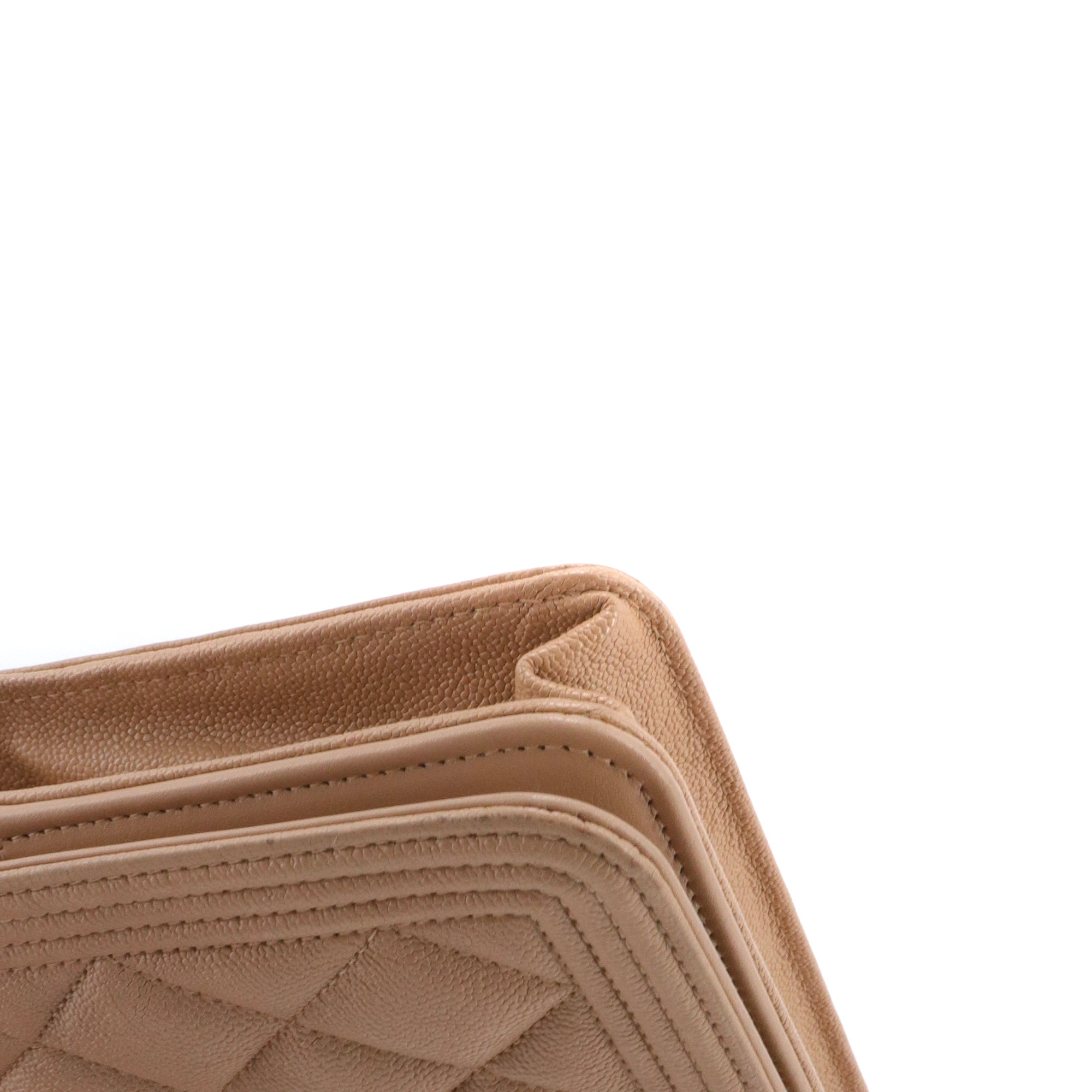 CHANEL - Sac à bandoulière Wallet On Chain Boy Chanel en cuir caviar beige