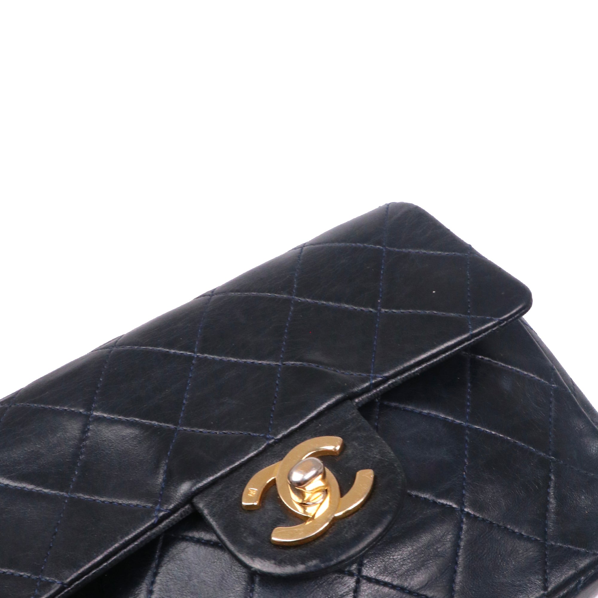 CHANEL - Sac à bandoulière Classique/Timeless Mini Square Chanel en cuir bleu marine vintage