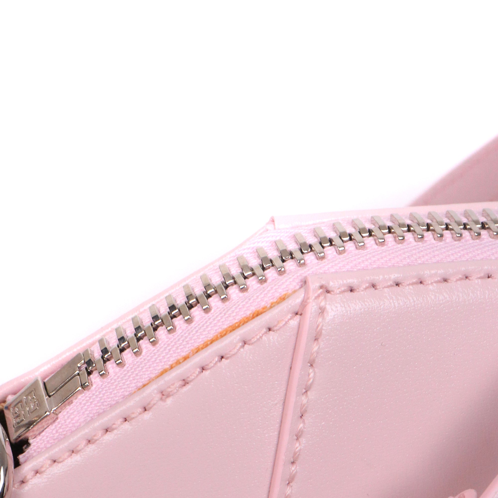 GIVENCHY - Sac à bandoulière Antigona XS Givenchy en cuir lisse rose pâle