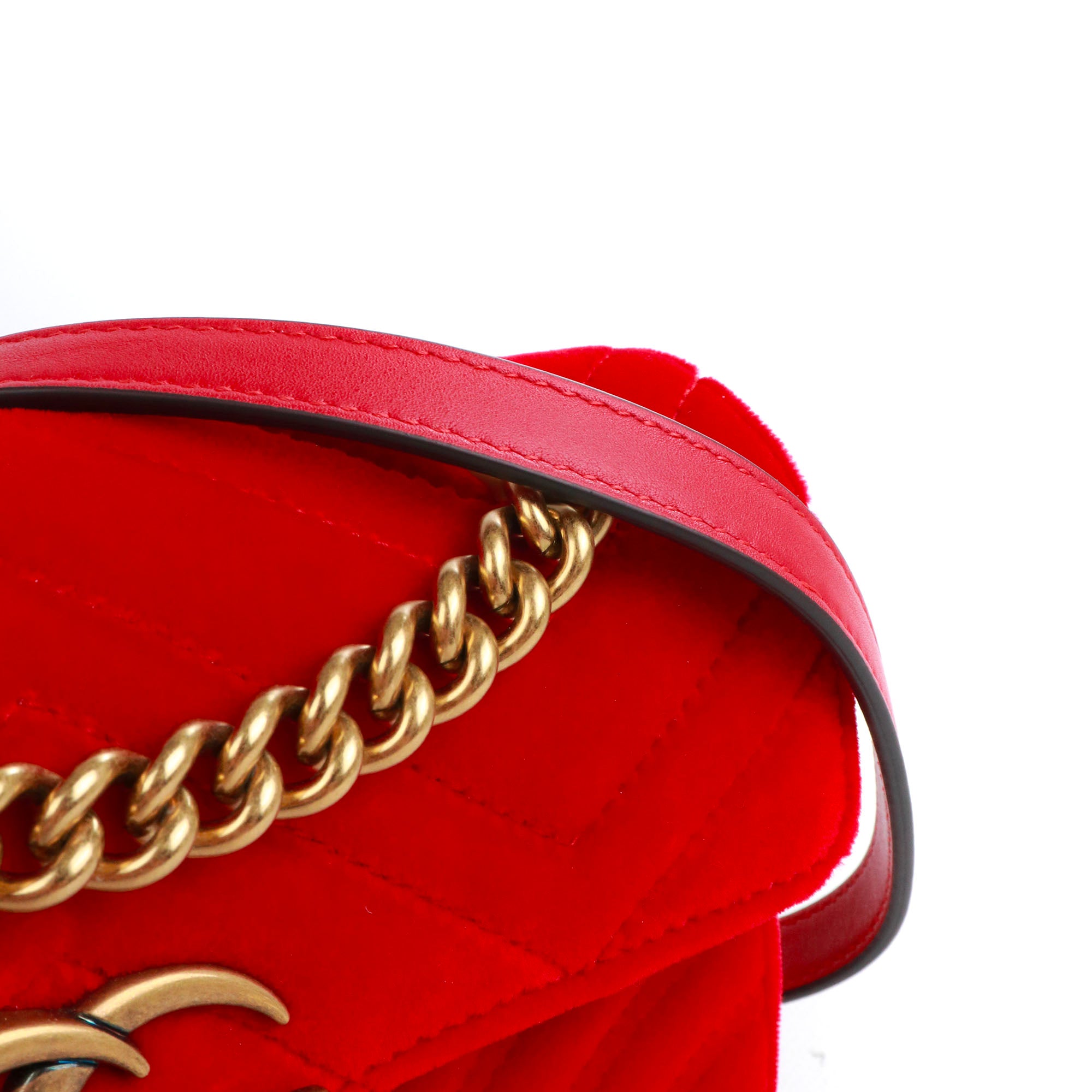 GUCCI - Sac à épaule GG Marmont small Gucci en velours rouge