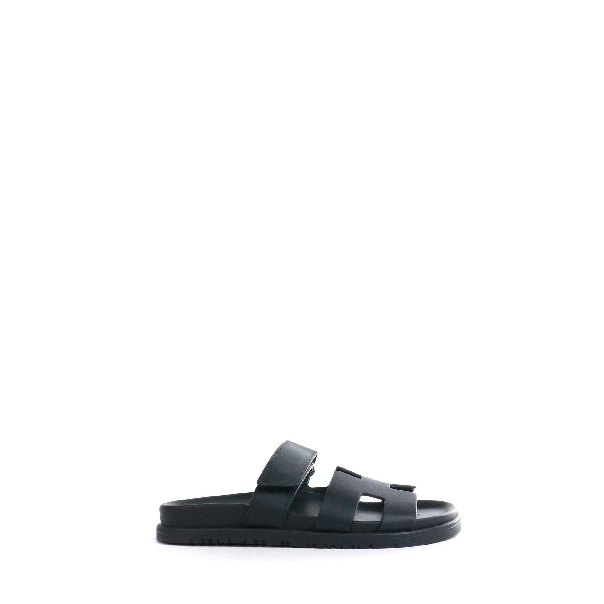 HERMÈS - Chypre sandals in black smooth leather (T36)