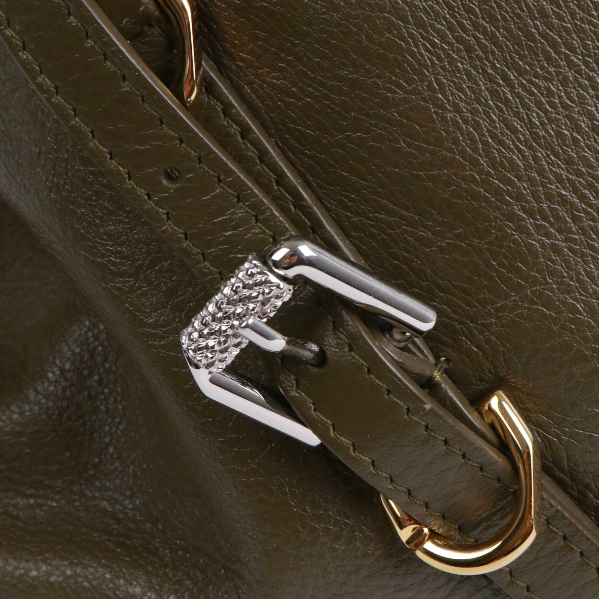 GIVENCHY - Sac à épaule Voyou Medium Givenchy en cuir vert kaki